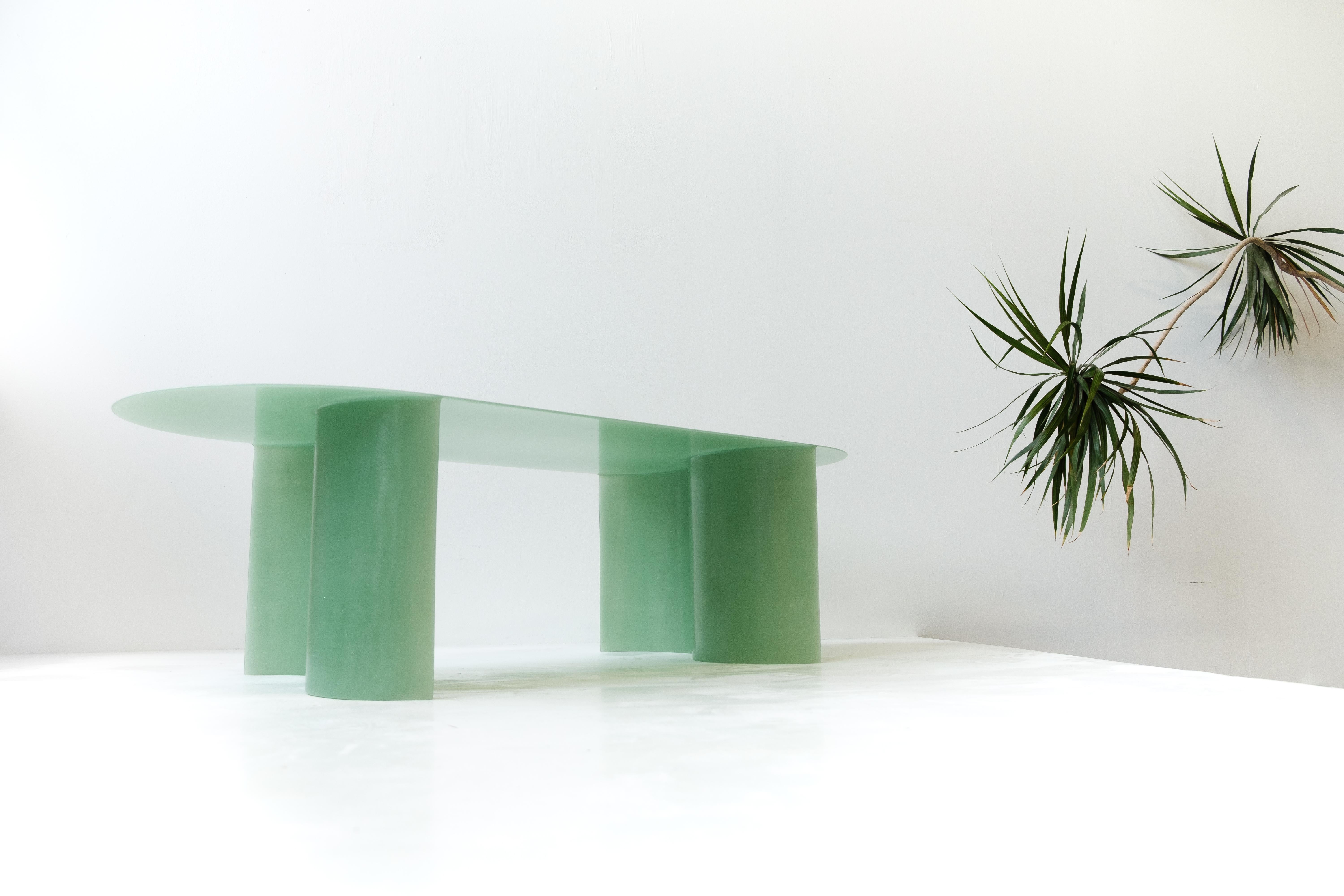 Table basse contemporaine en fibre de verre verte, New Wave Big, par Lukas Cober en vente 1