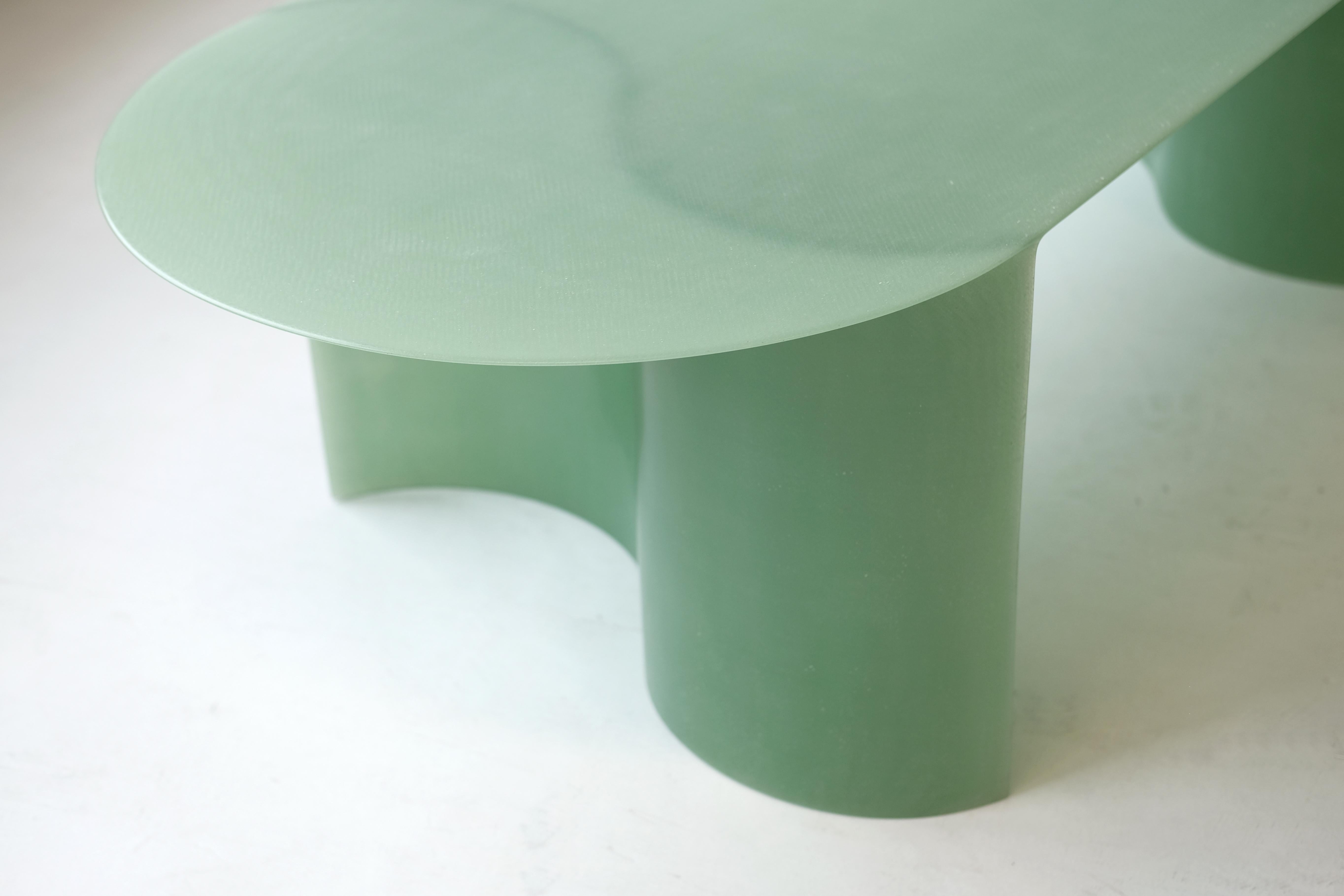 Table basse contemporaine en fibre de verre verte, New Wave Big, par Lukas Cober en vente 2