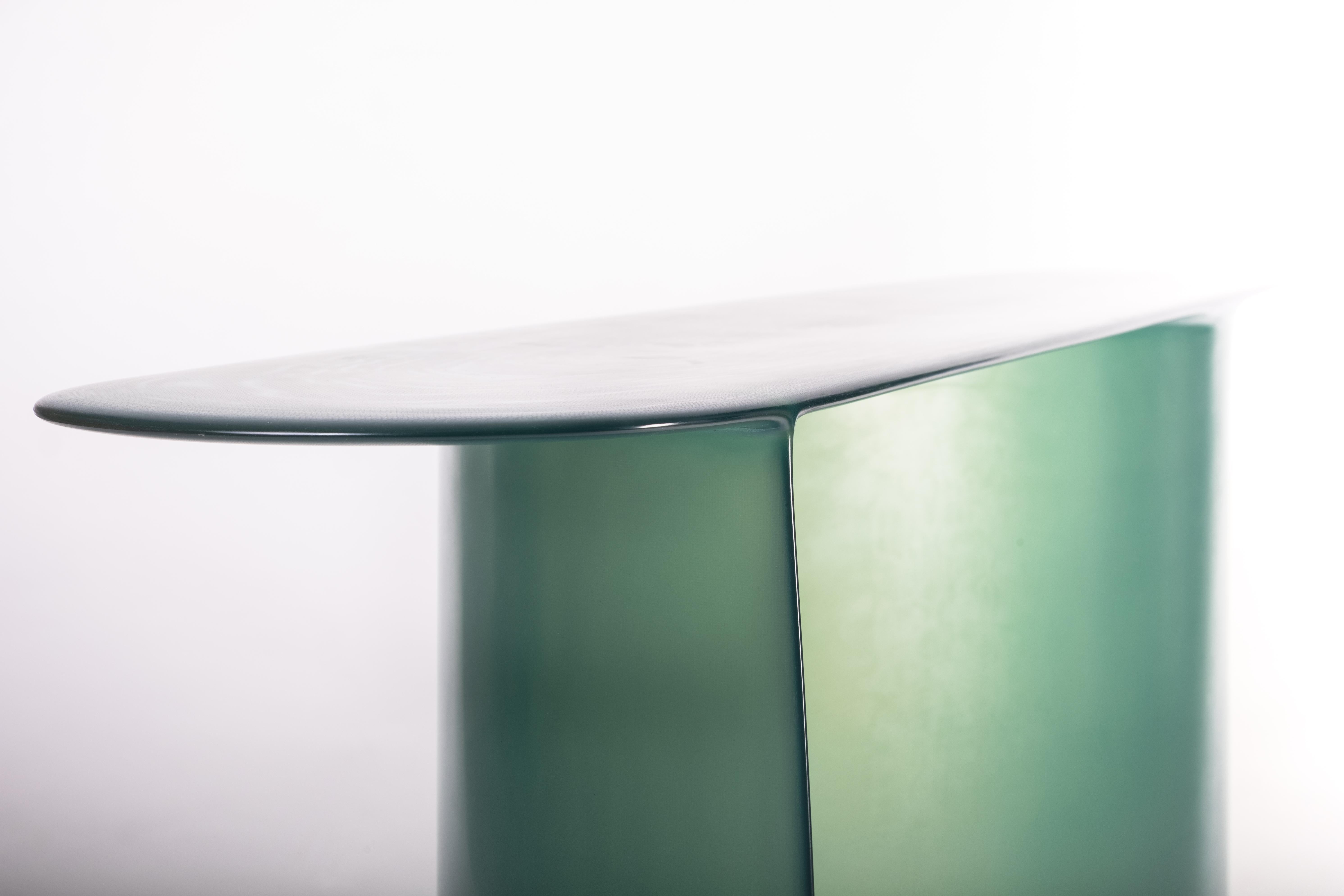 Fibre de verre Console contemporaine en fibre de verre Greene & Greeneene, par Lukas Cober
