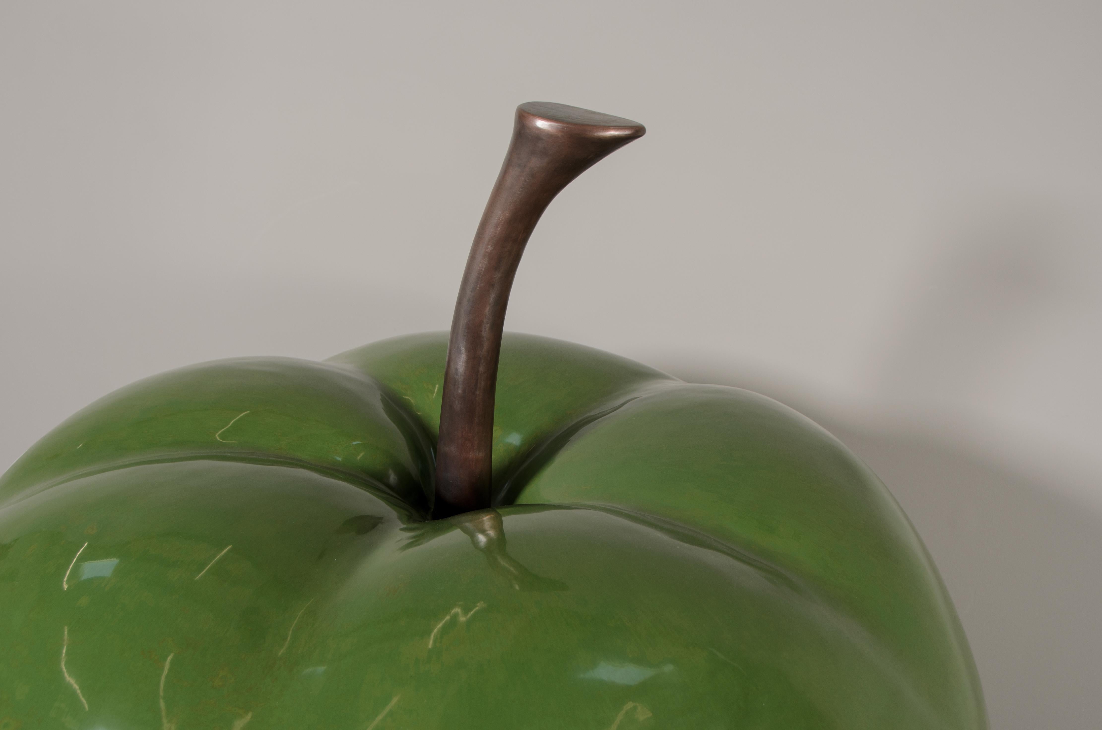 Contemporary Green Lacquer Apple Sculpture by Robert Kuo, Limited Edition In New Condition For Sale In Los Angeles, CA