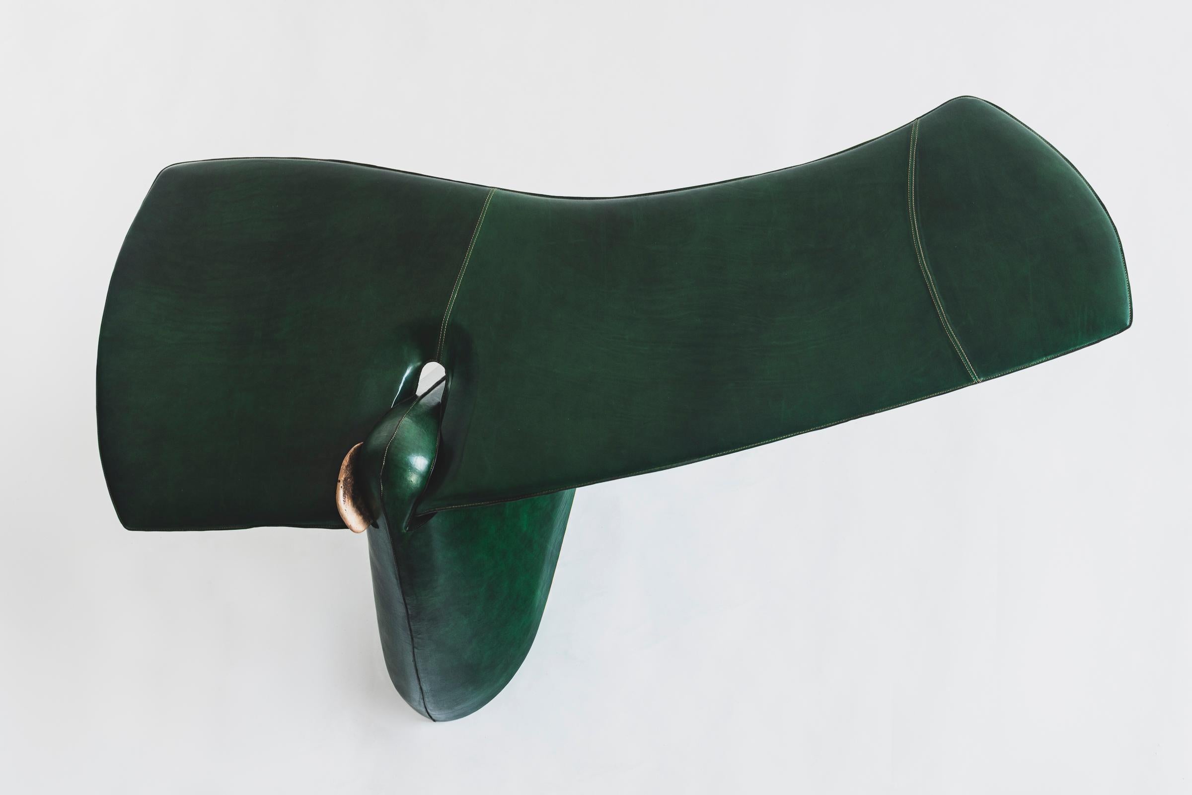 Scrivania Pico contemporanea rivestita in pelle verde e bronzo in vendita 8