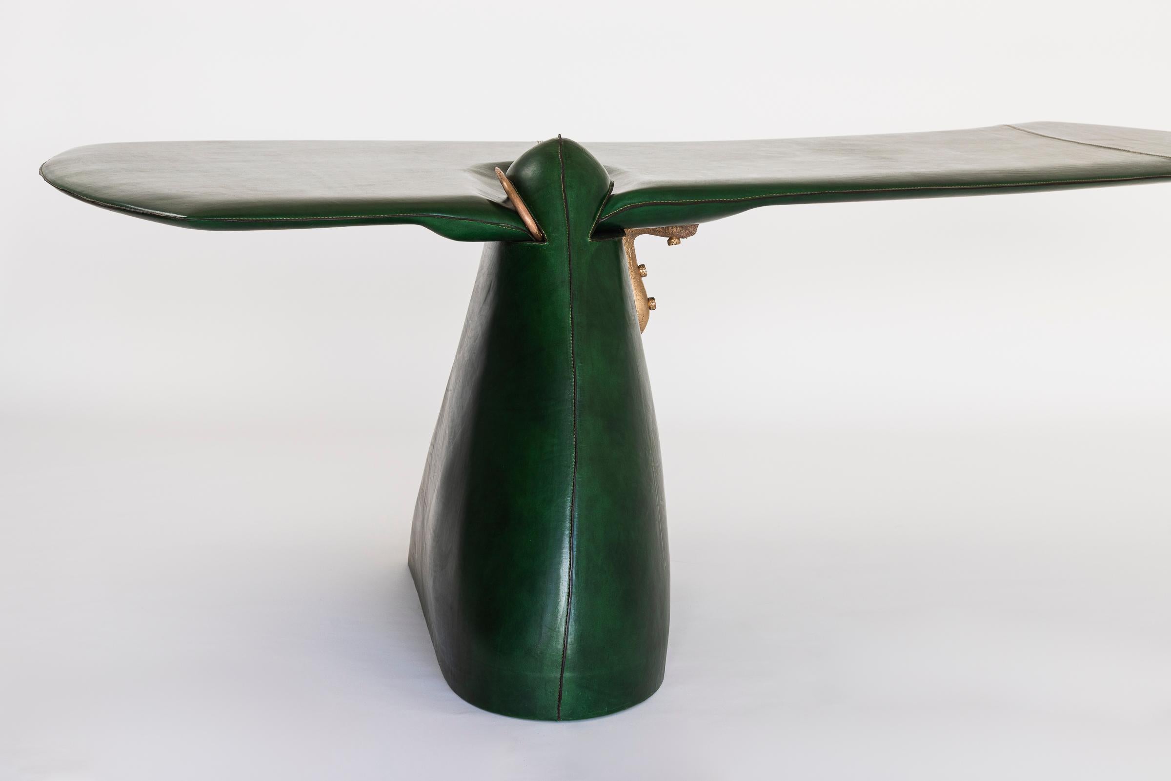 Un tavolo da pranzo unico nel suo genere.

Nato in Romania nel 1986, Mircea Anghel è un designer autodidatta che vive in Portogallo ed è il fondatore di Cabana Studio. Fin da piccolo, crescendo a Bucarest, ha mostrato un particolare interesse per la