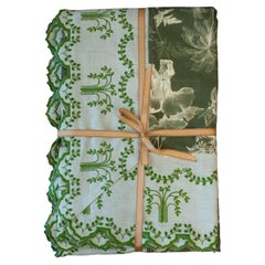 Tovaglia moderna in lino verde con bordo floreale ricamato - 183 cm x 396 cm