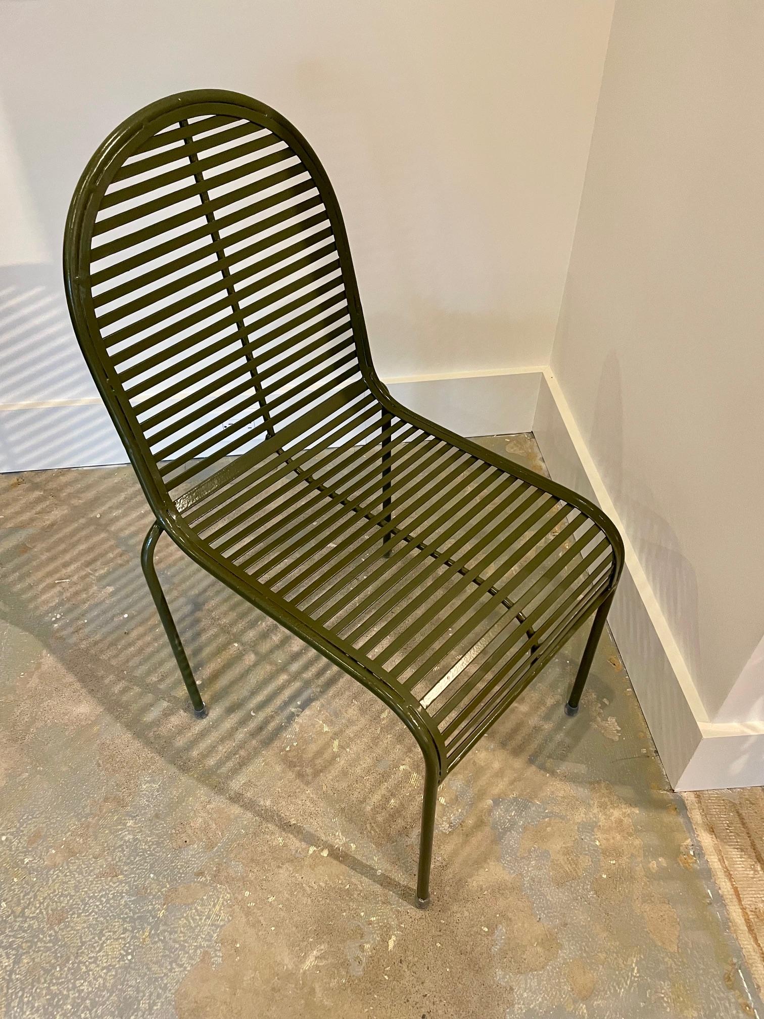 Contemporary Green Metal  Garden Dining Set In Good Condition For Sale In Millbrook, NY