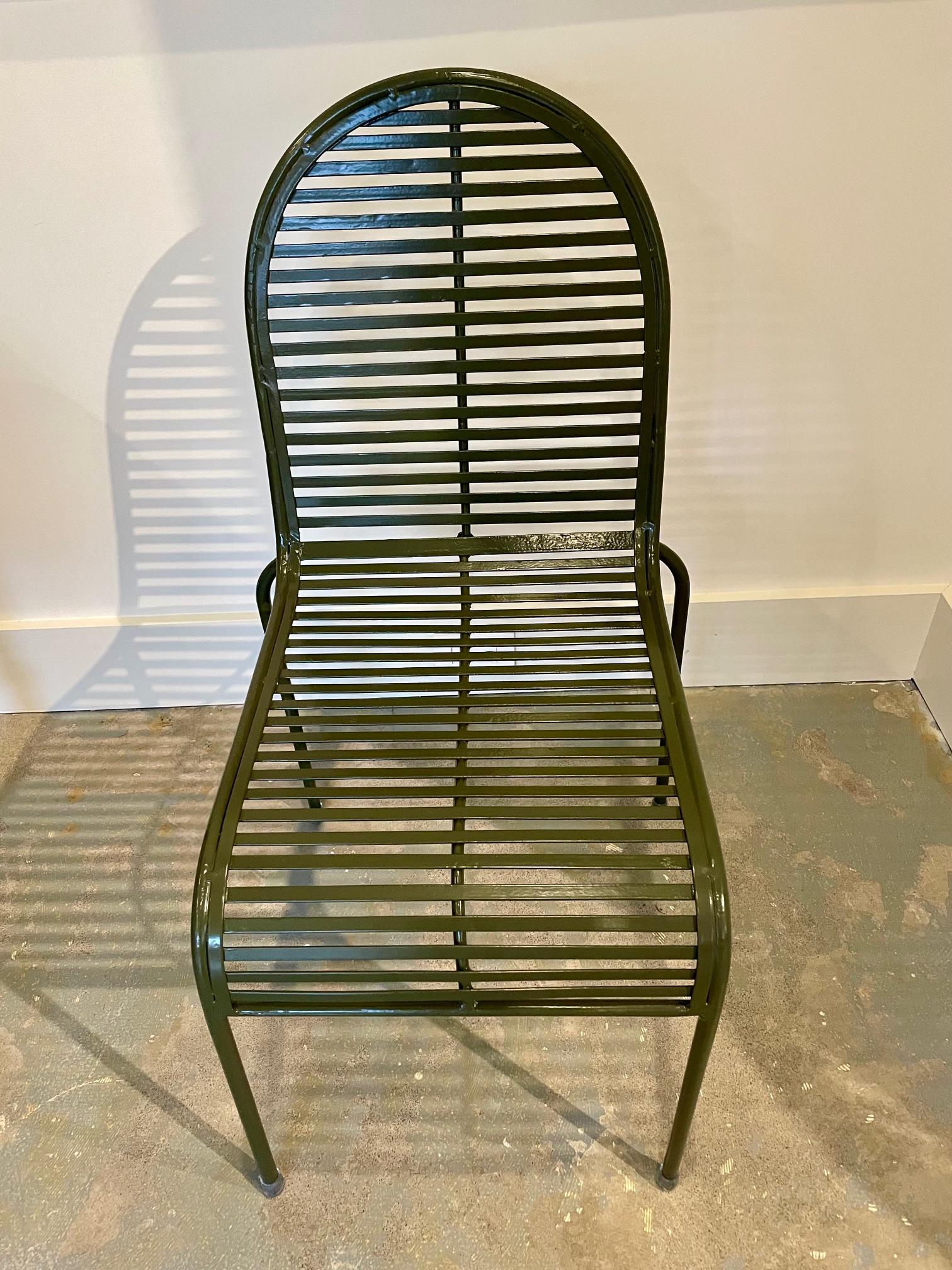 Contemporary Green Metal  Garden Dining Set For Sale 1