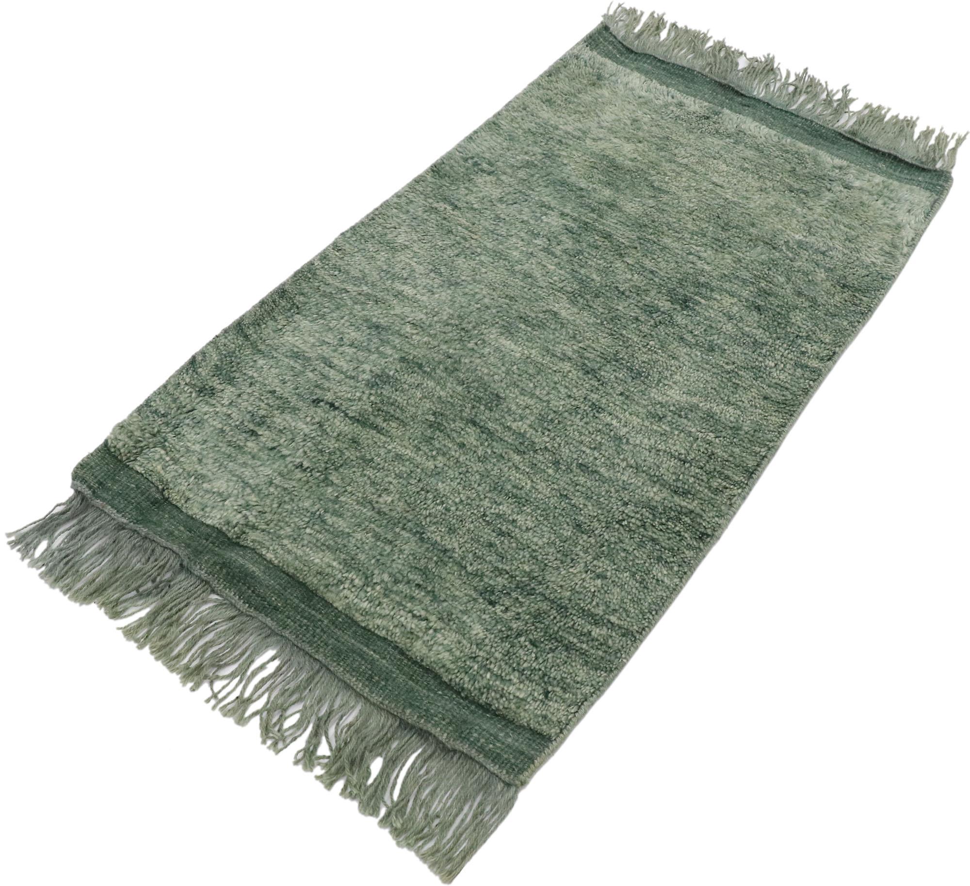30600 Tappeto marocchino piccolo Greene & Greene, 02'00 x 03'05. I tappeti marocchini indiani moderni offrono una rivisitazione dei tappeti marocchini tradizionali, spesso prodotti in India. Ispirati ai motivi e ai disegni iconici degli autentici