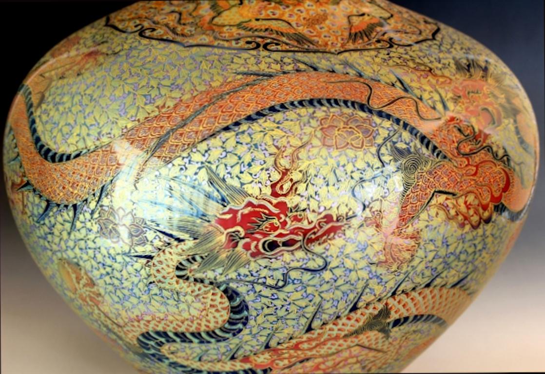 Grün-Orange-Gold-Porzellanvase eines zeitgenössischen japanischen Künstlers (Meiji-Periode) im Angebot