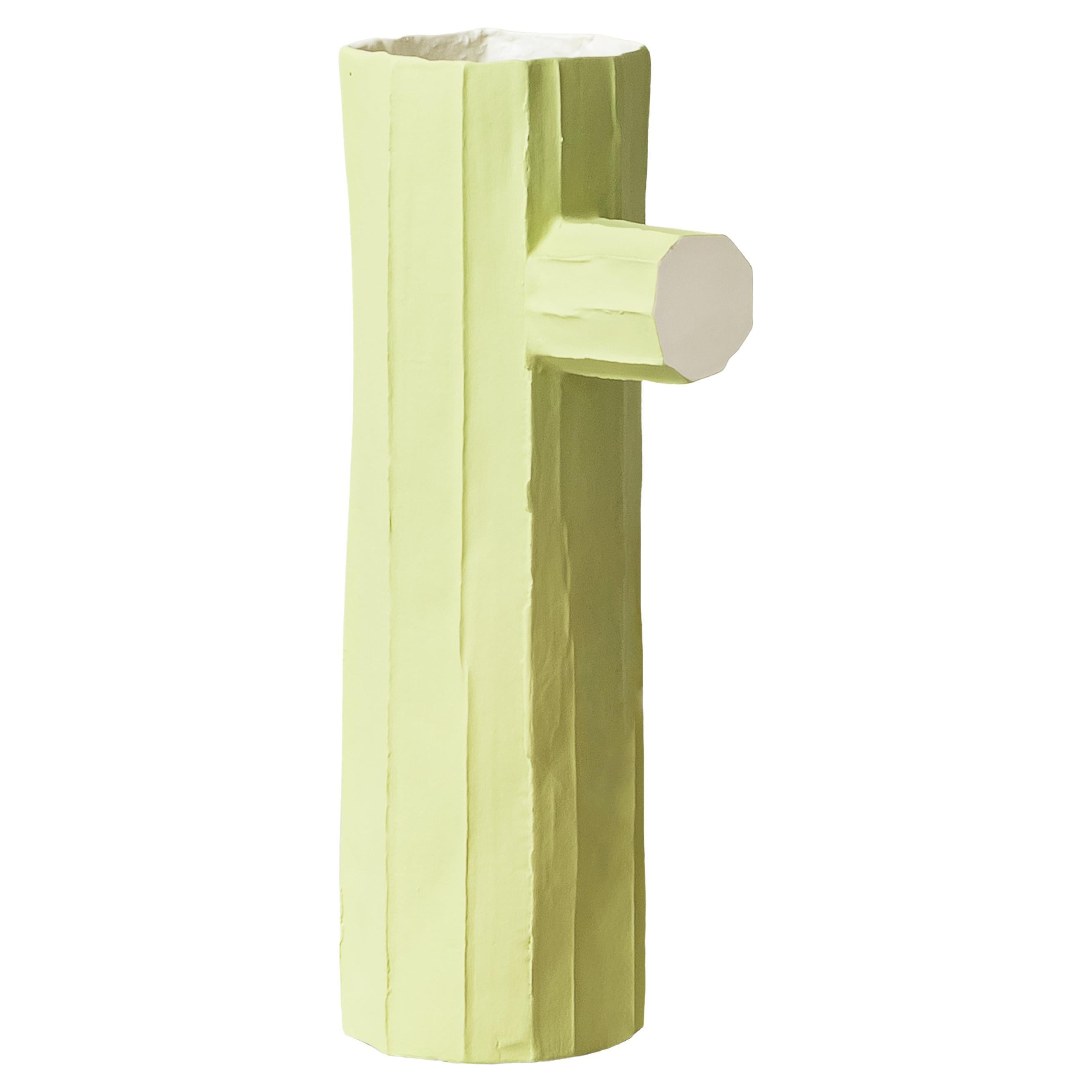 Scultura contemporanea in carta argilla verde PINO MONO