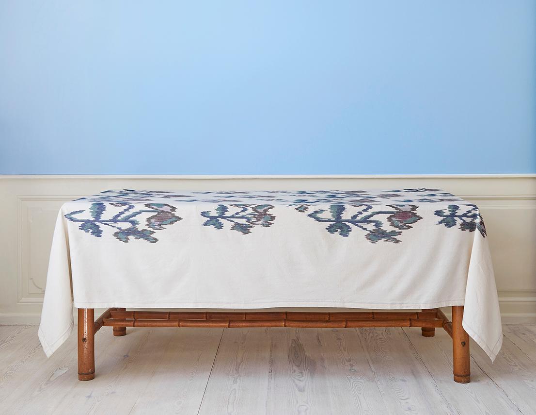 Gregory Parkinson
USA, Contemporary

One of a kind tablecloth.

Measures: W 265 x D 140 cm.
  