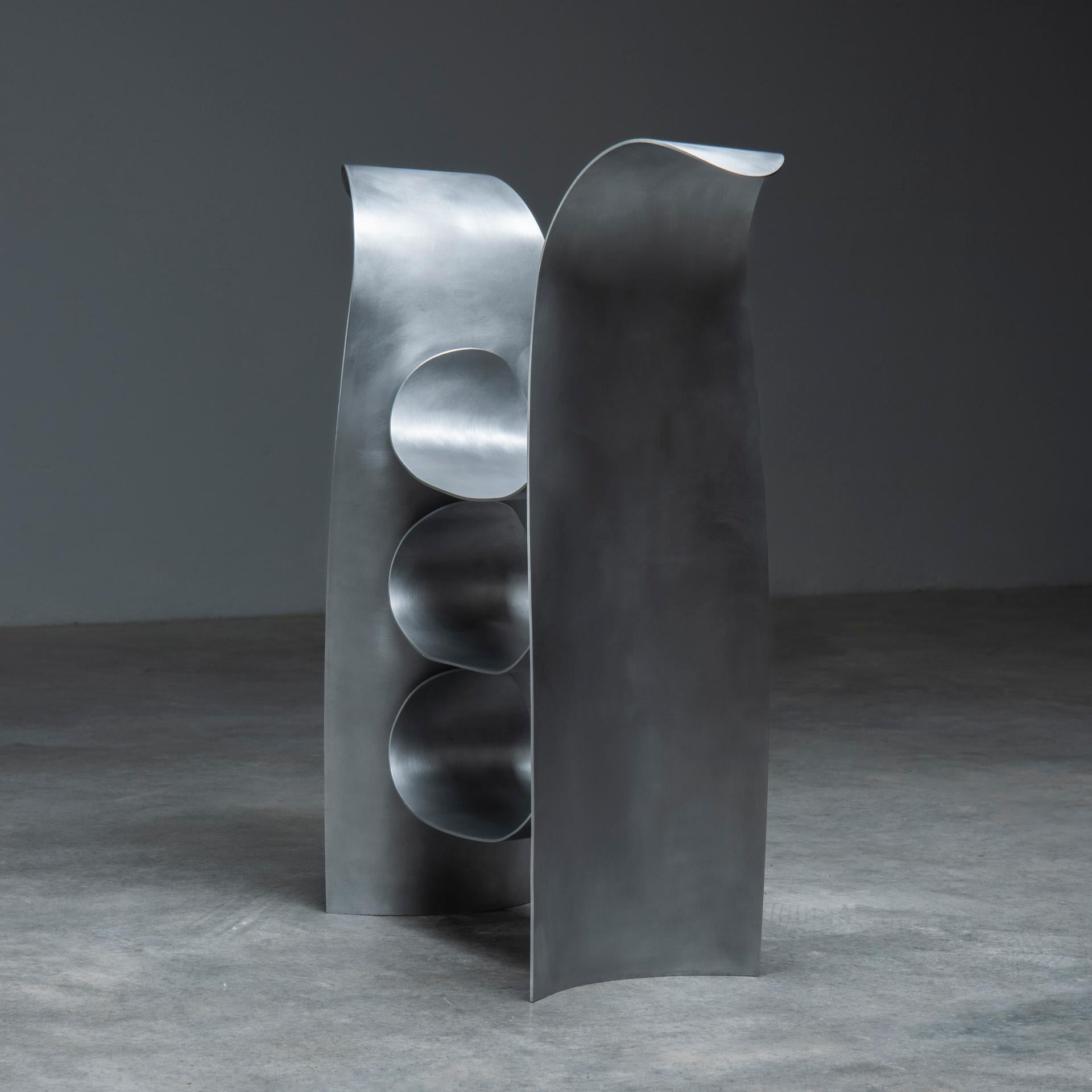 Zeitgenössisches graues aluminium Großes gewelltes regal by Yoon Shun (Aluminium) im Angebot