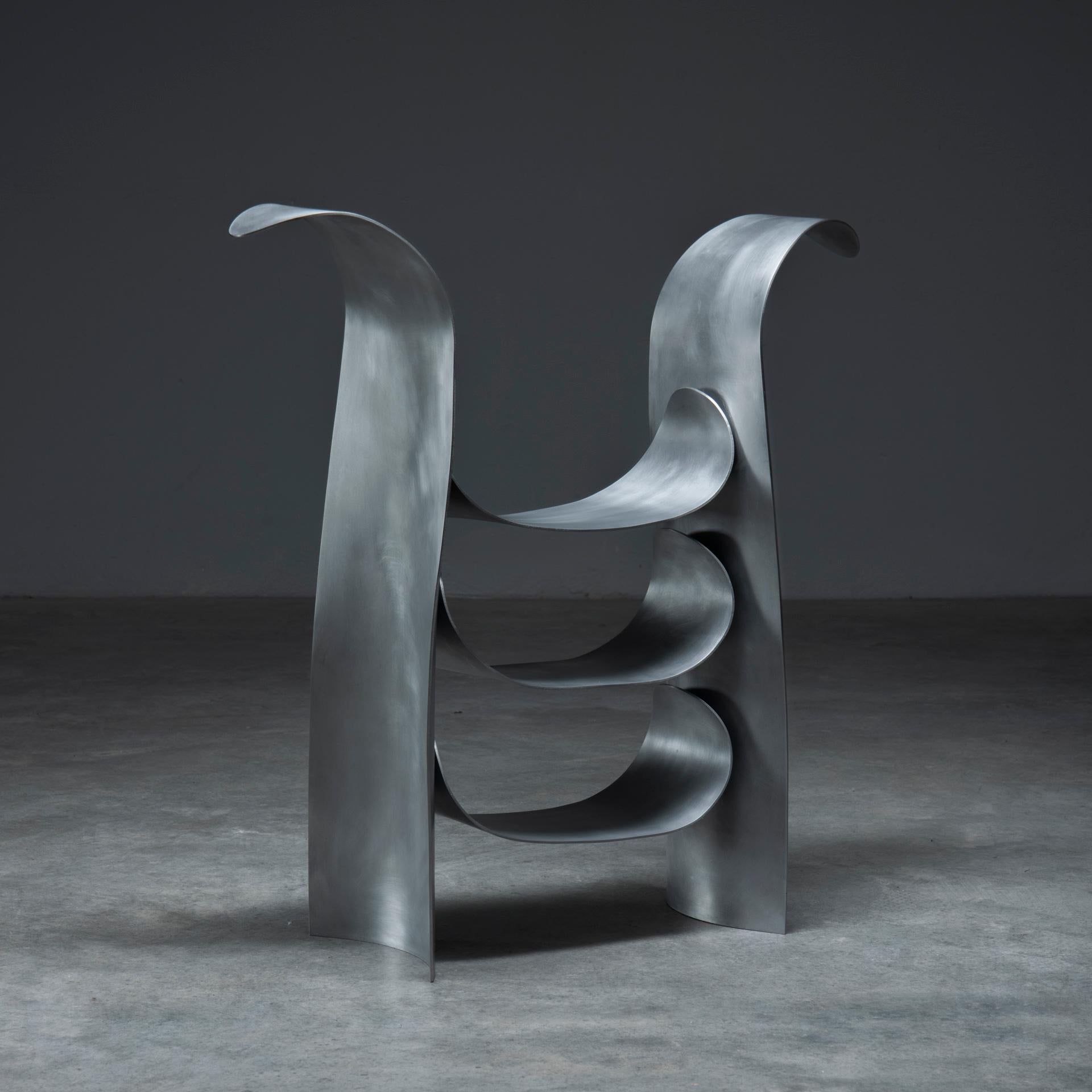 Contemporary grey aluminium Large Wavy Shelf by Yoon Shun For Sale 3