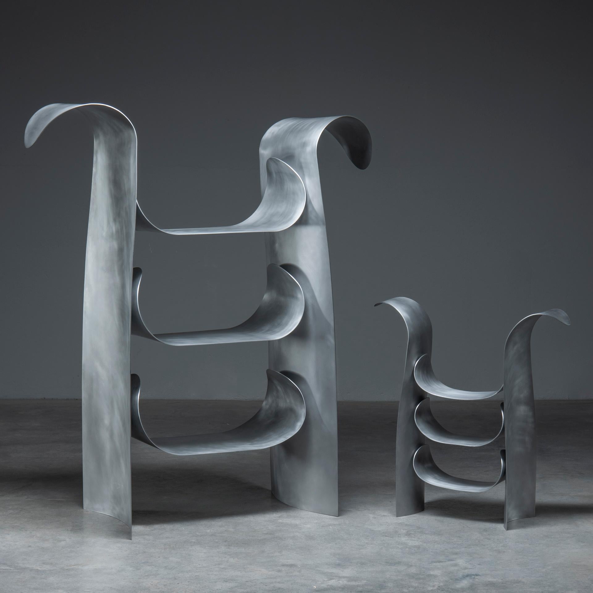 Contemporary grey aluminium Large Wavy Shelf by Yoon Shun For Sale 4