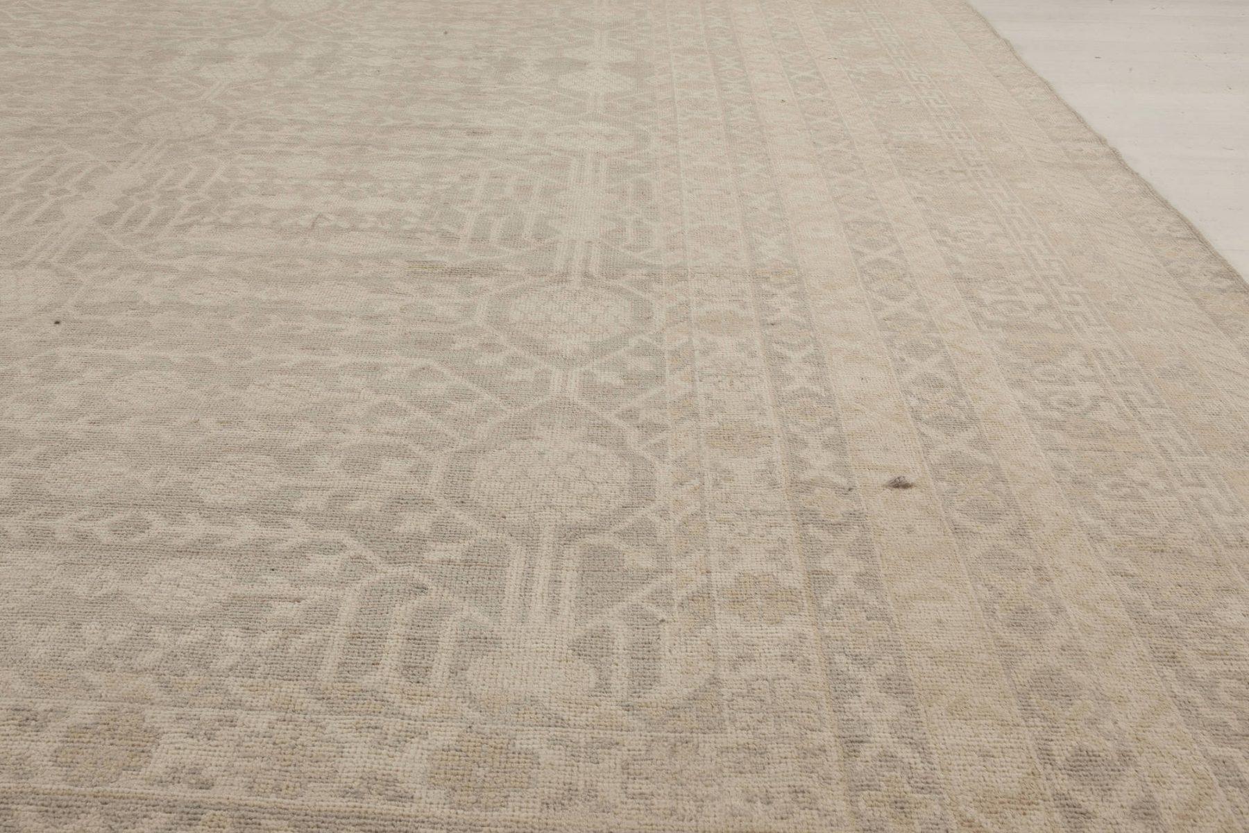 Contemporary grey and beige samarkand rug by Doris Leslie Blau.
Size: 13'0