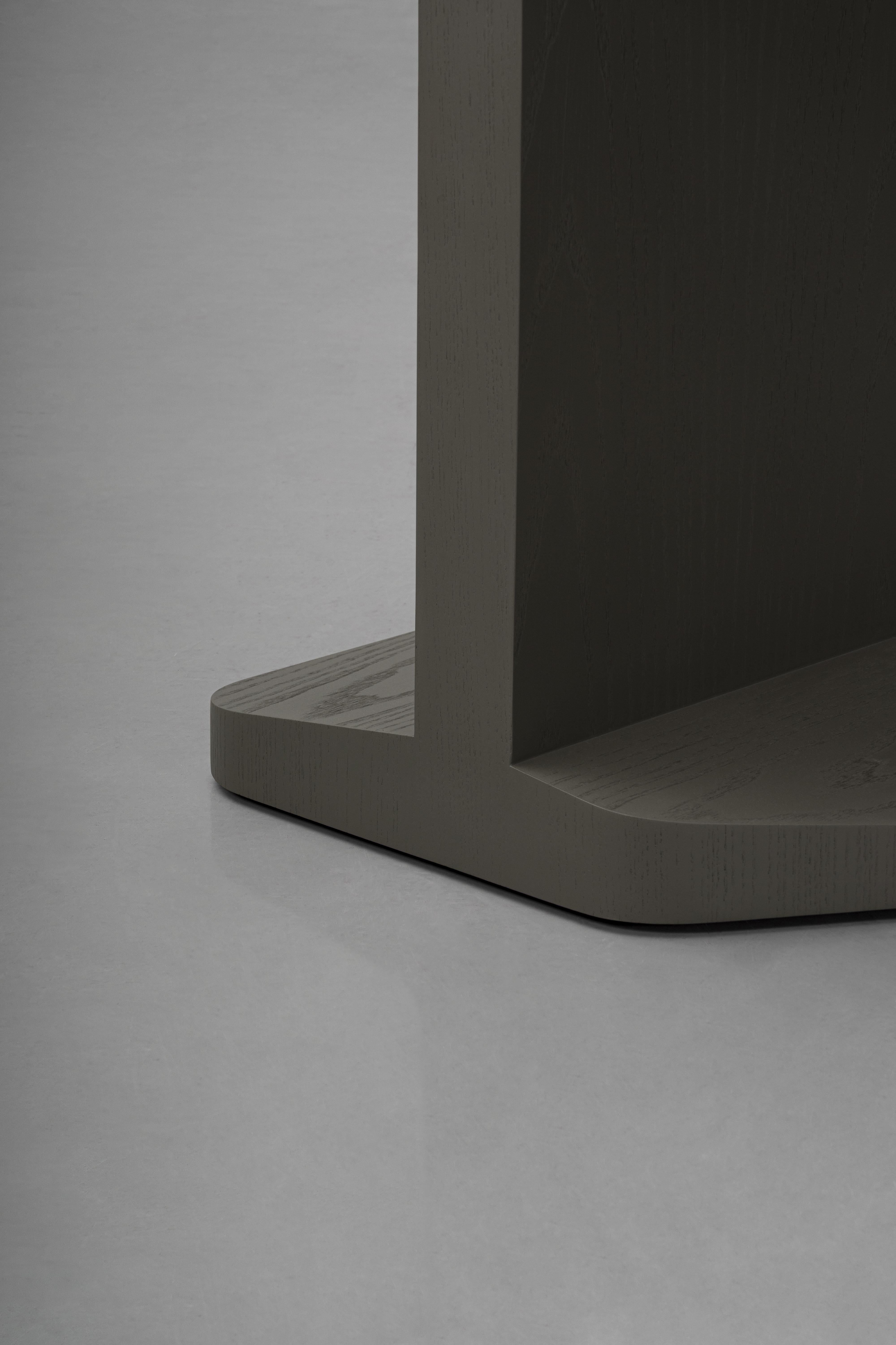 Contemporary Grey ash Weight of Shadow Chaise Lounge by Atelier V&F (21. Jahrhundert und zeitgenössisch) im Angebot