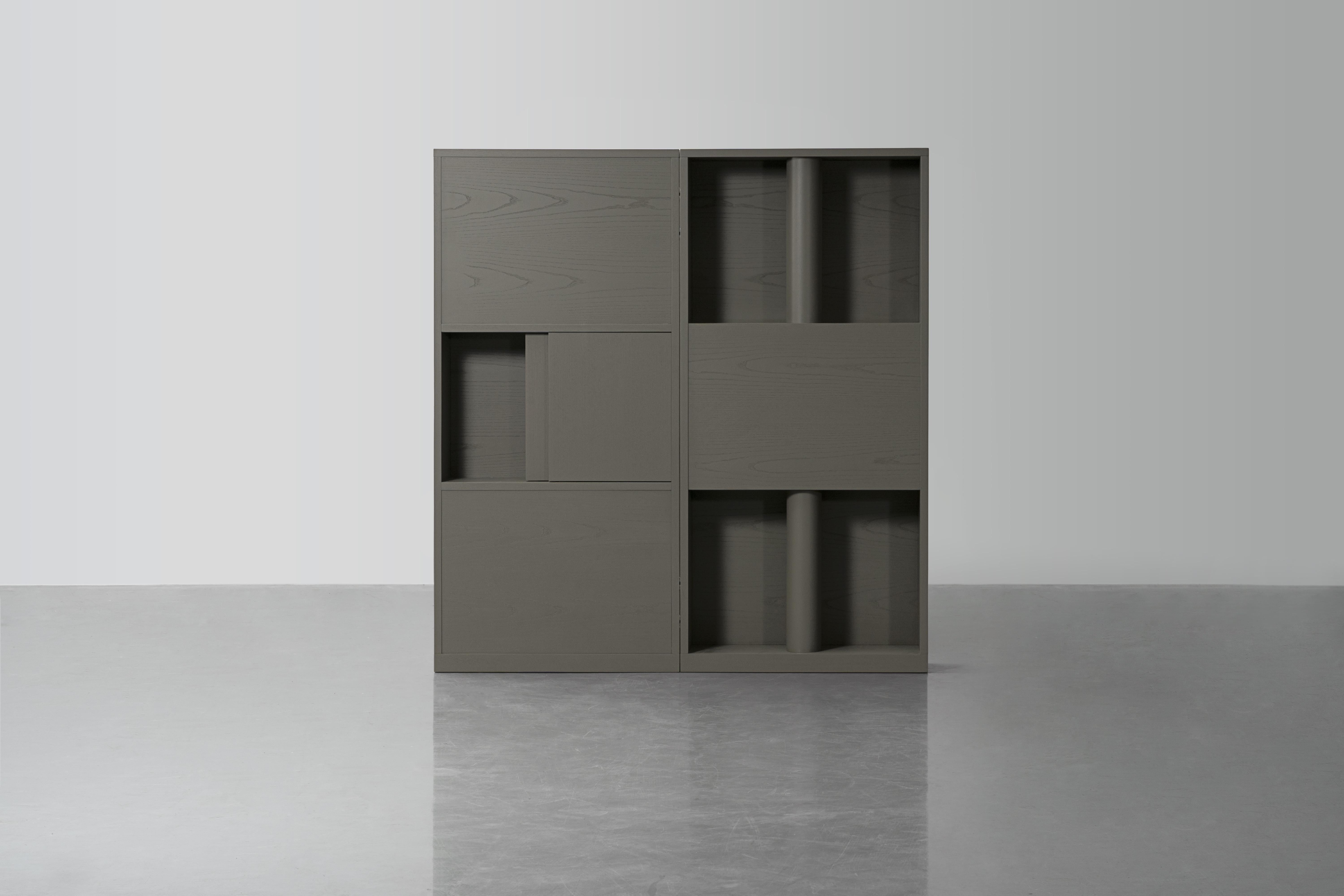 Cabinet d'ombrage contemporain en frêne gris par Atelier V&F Neuf - En vente à 1204, CH
