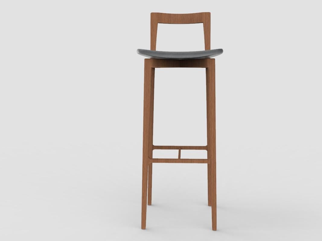 Contemporary Grey Bar Chair in Linea 622 Nero Leather & Smoked Oak by Collector Studio

With a light solid wood structure, this bar chair is suitable for contemporary interiors, the bar chair’s proportions and reduction of material provides