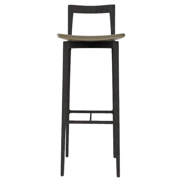 Contemporary Grey Bar Chair in Linea 632 Verdone Leather & Black Oak by Collector Studio

With a light solid wood structure, this bar chair is suitable for contemporary interiors, the bar chair’s proportions and reduction of material provides