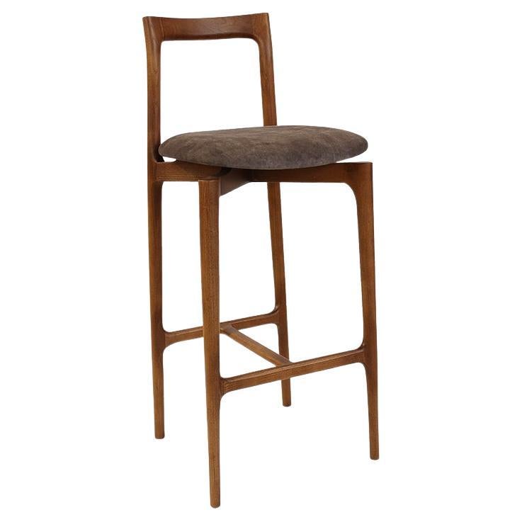 Chaise de bar grise contemporaine en Pierre fray CHENILL  
Walnut par Collector Studio en vente