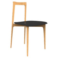 Chaise grise contemporaine en cuir Linea 622 et Oak par Collector Studio