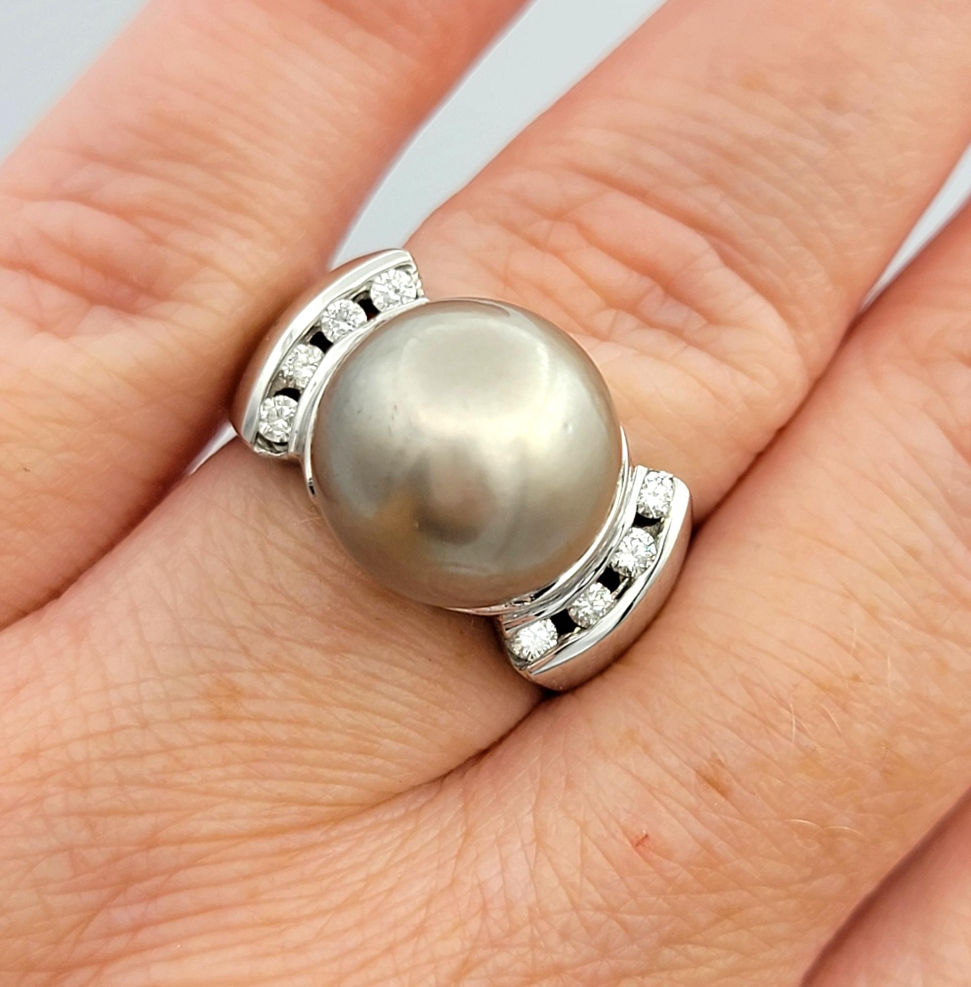 Anillo Contemporáneo de Perla Cultivada Gris con Diamantes en Oro Blanco de 14 Kilates en venta 5