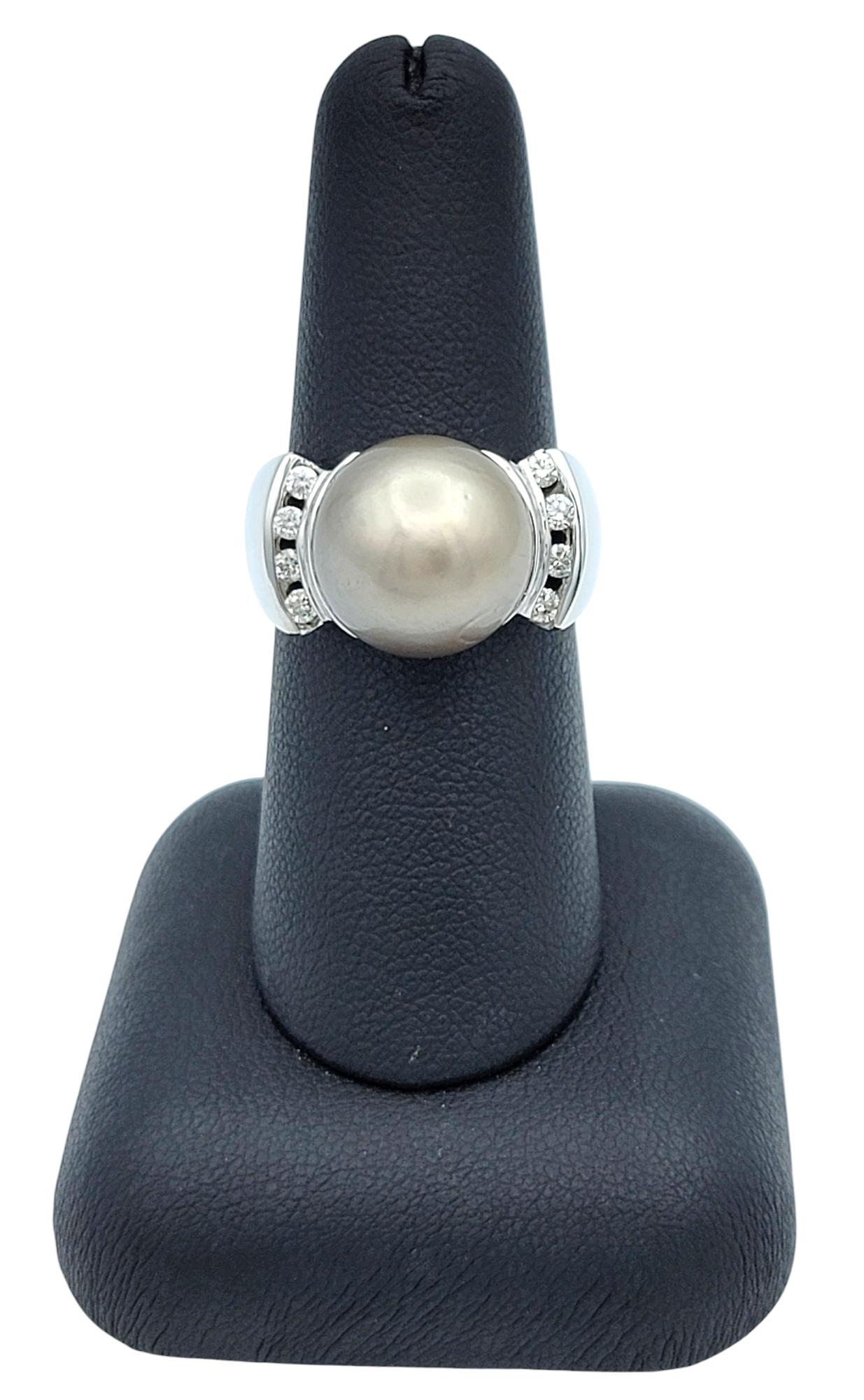 Anillo Contemporáneo de Perla Cultivada Gris con Diamantes en Oro Blanco de 14 Kilates en venta 6