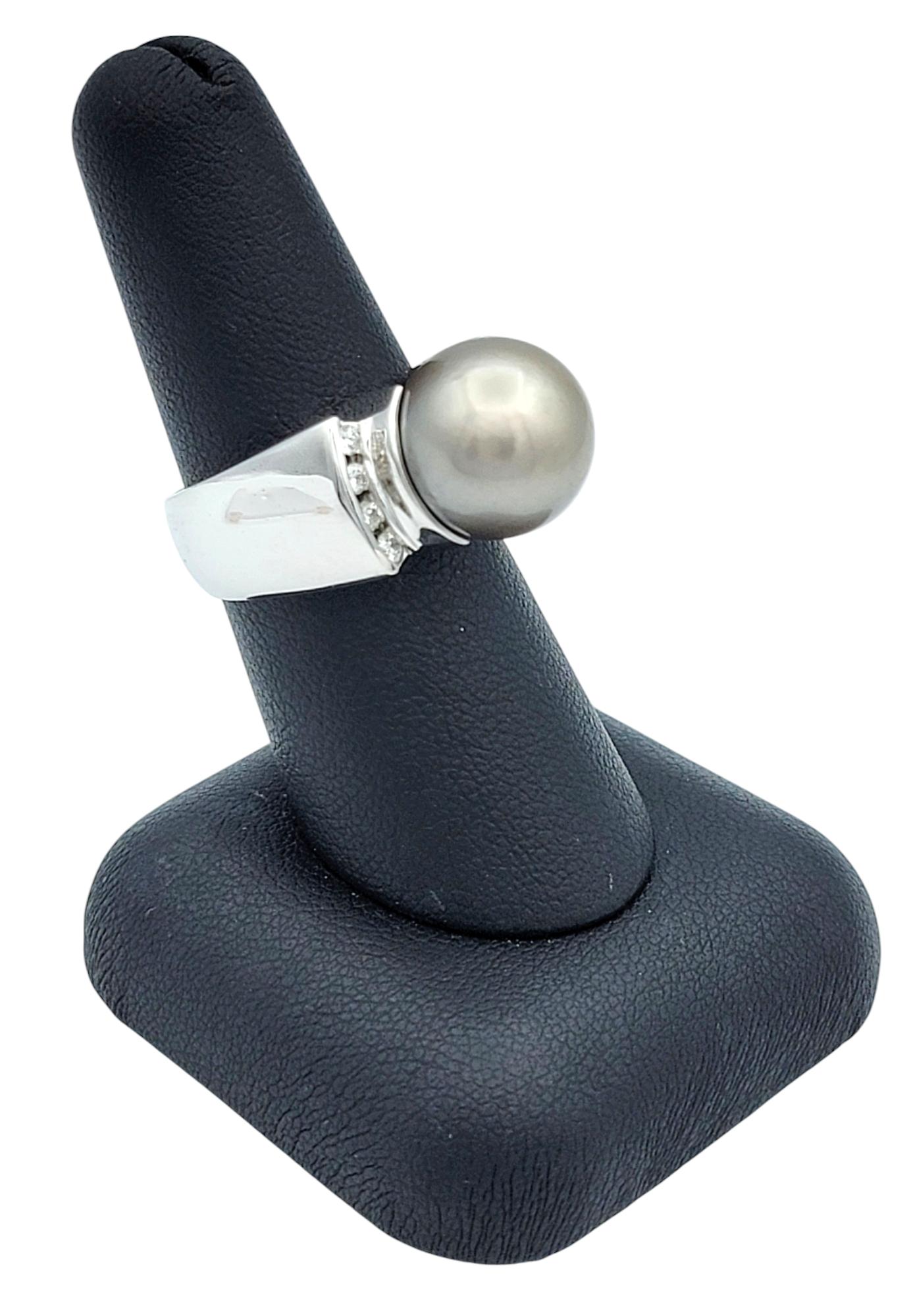 Anillo Contemporáneo de Perla Cultivada Gris con Diamantes en Oro Blanco de 14 Kilates en venta 7