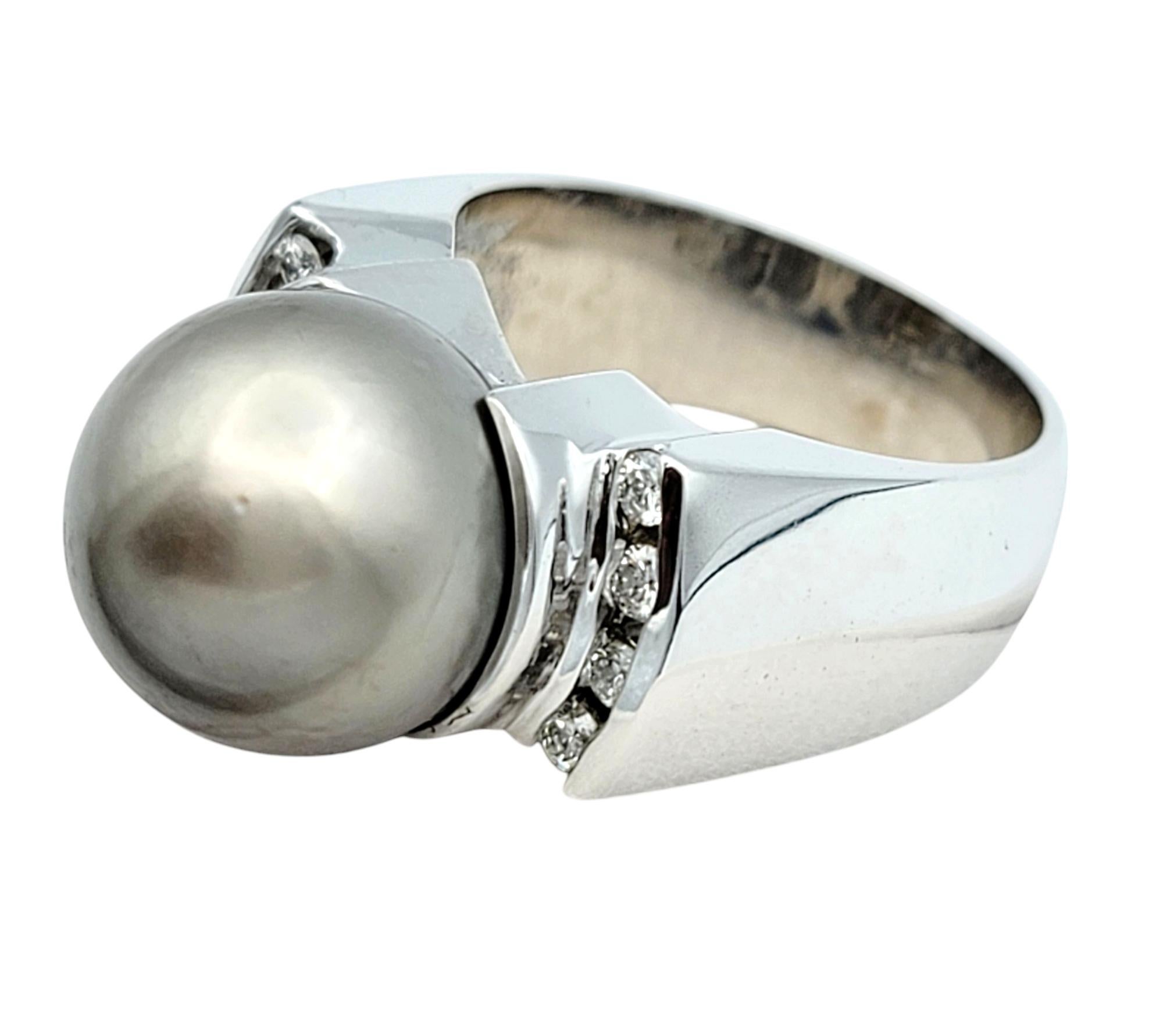 De las mujeres Anillo Contemporáneo de Perla Cultivada Gris con Diamantes en Oro Blanco de 14 Kilates en venta
