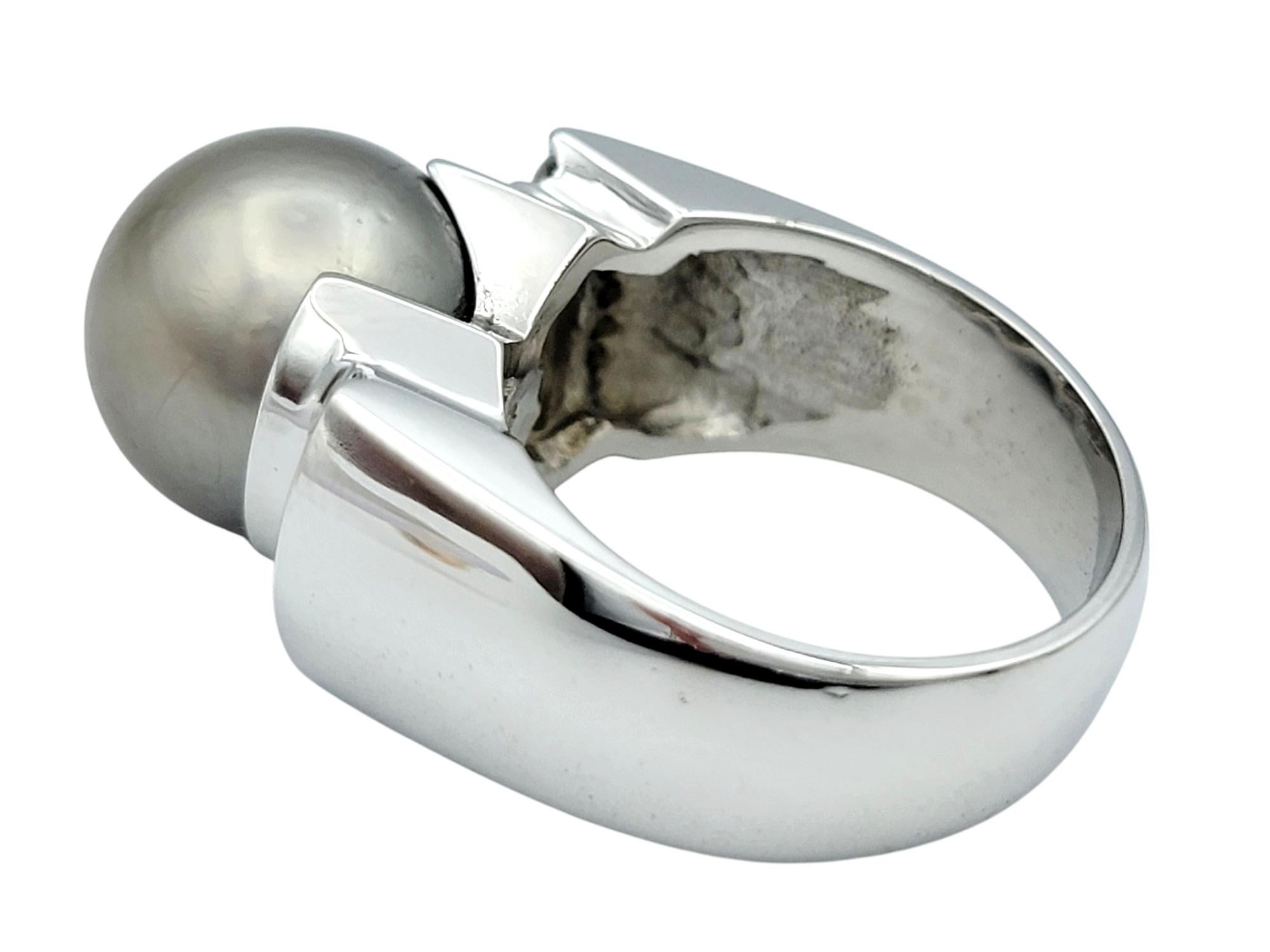 Anillo Contemporáneo de Perla Cultivada Gris con Diamantes en Oro Blanco de 14 Kilates en venta 1