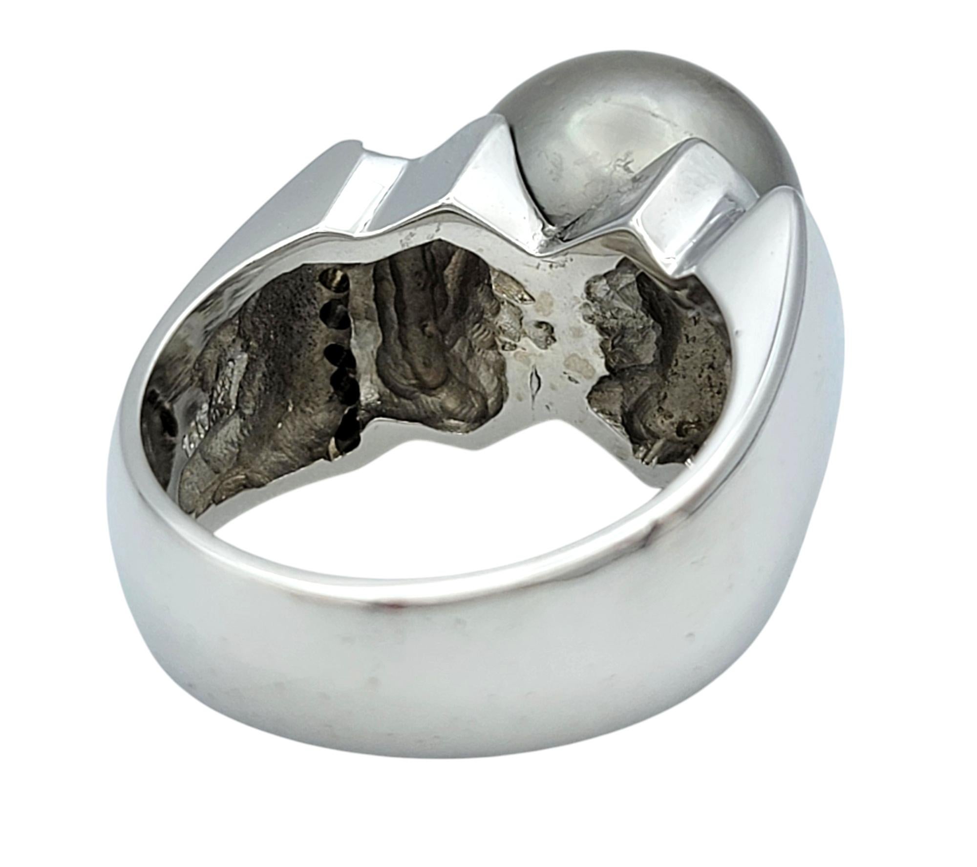 Anillo Contemporáneo de Perla Cultivada Gris con Diamantes en Oro Blanco de 14 Kilates en venta 2
