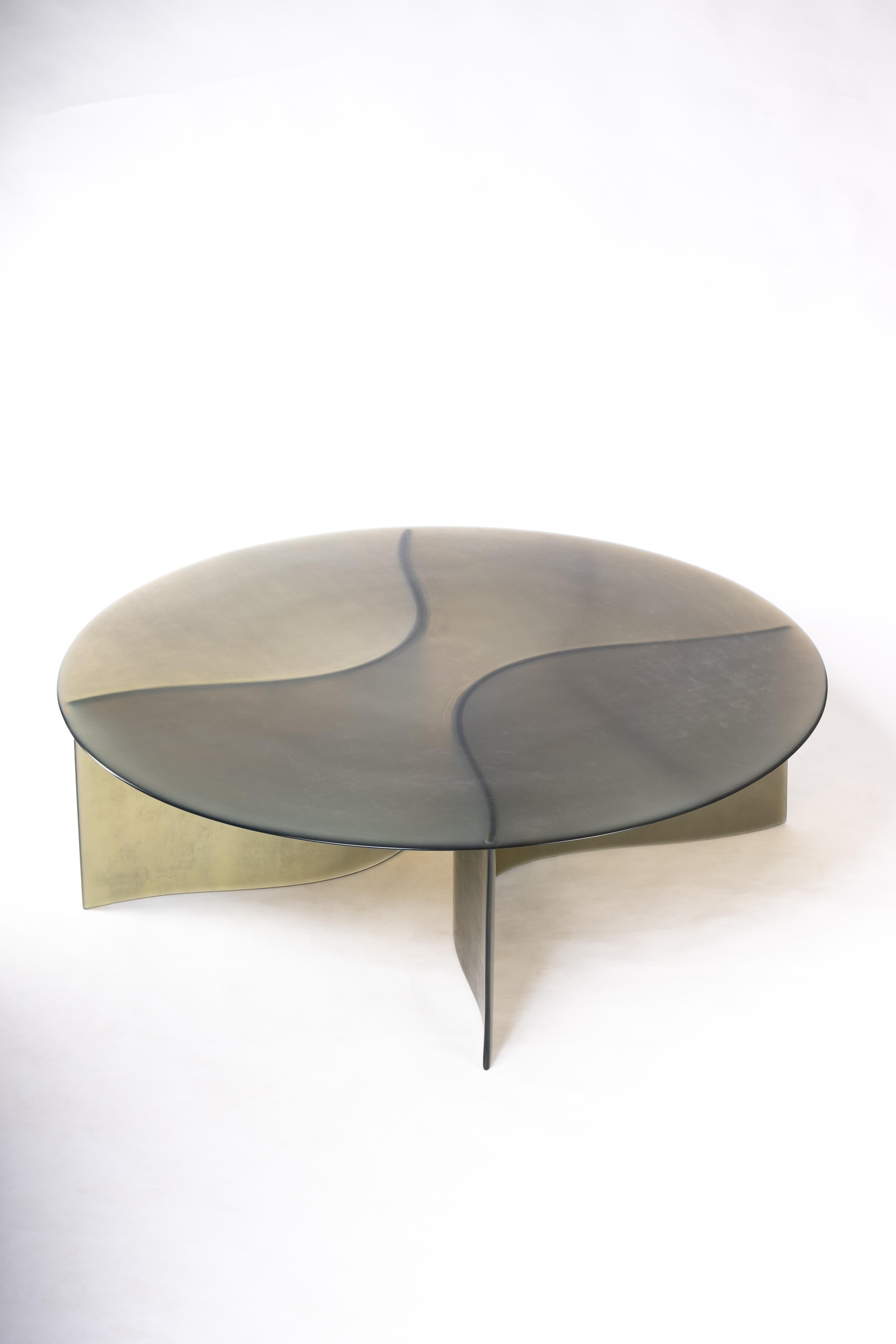 Through a conversation of raw materiality and distinctive shapes the New Wave collection illustrates the designers fascination for oceans force.
To build the collection Lukas Cober uses fiberglass cloth chosen for its beautiful raw aesthetics and