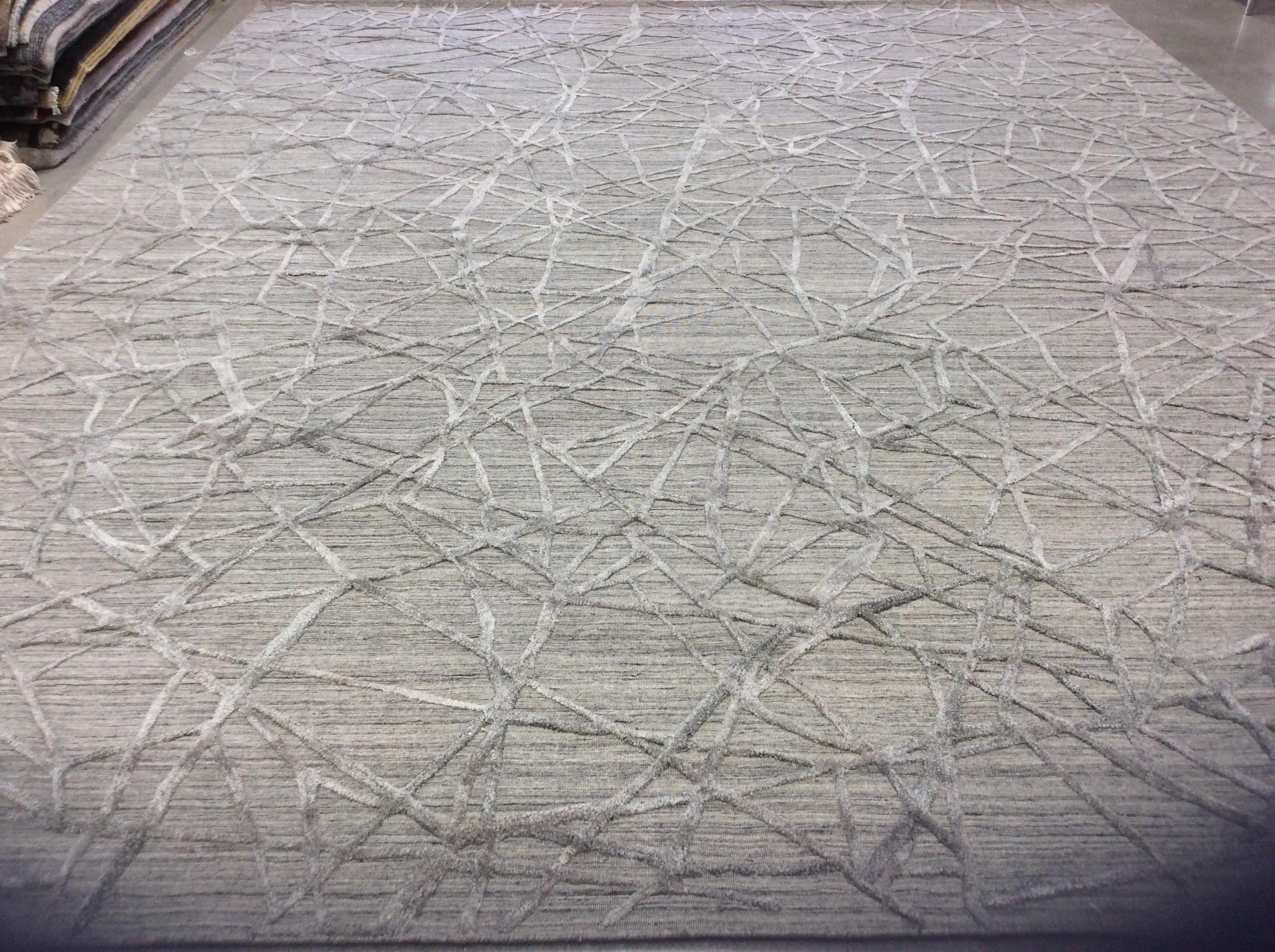 Zeitgenössischer grauer Hoch-Tief-Teppich (Handgeknüpft) im Angebot