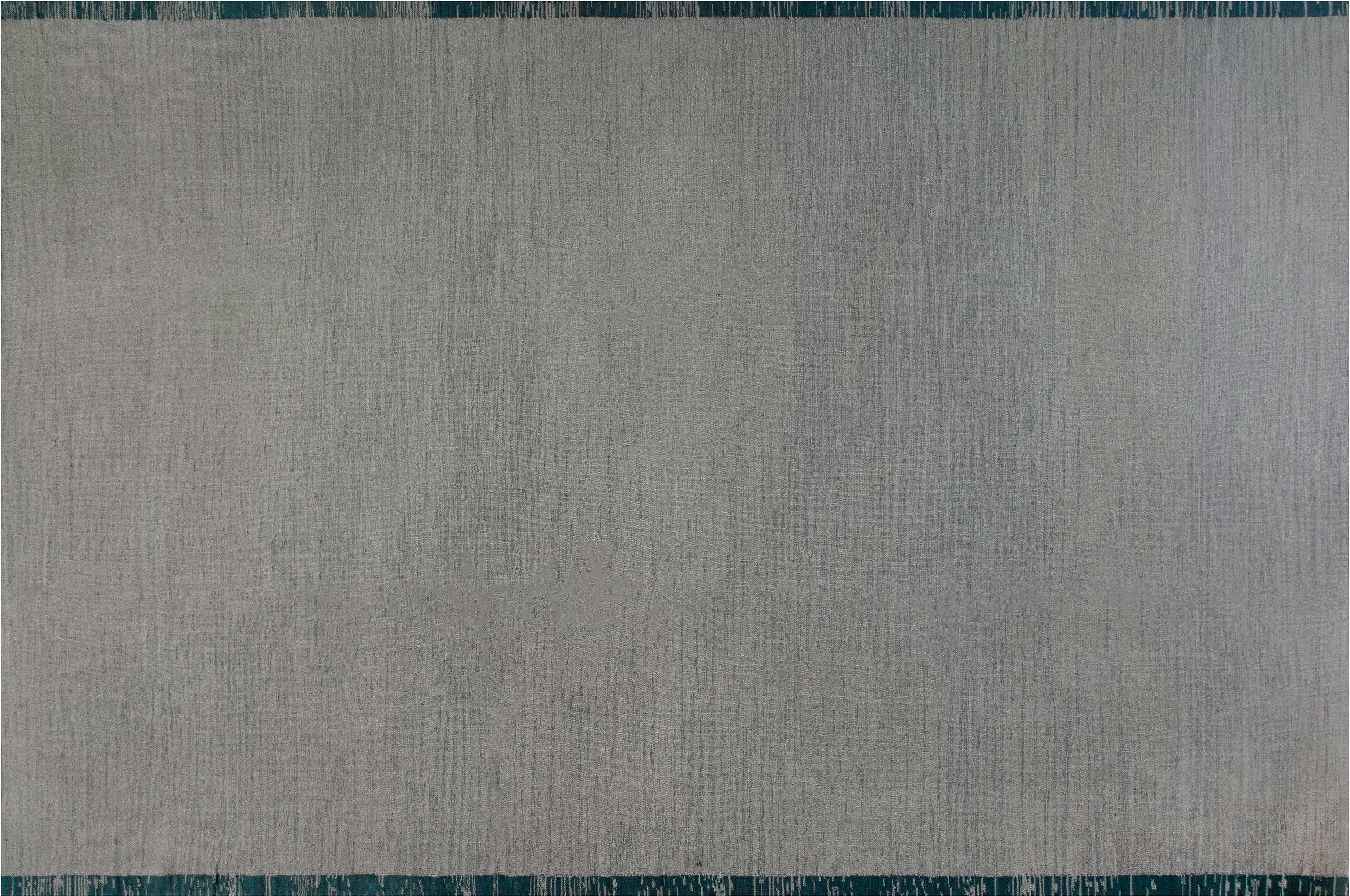 Tappeto contemporaneo in lana grigio River Dance realizzato a mano da Doris Leslie Blau.
Dimensioni: 13'10