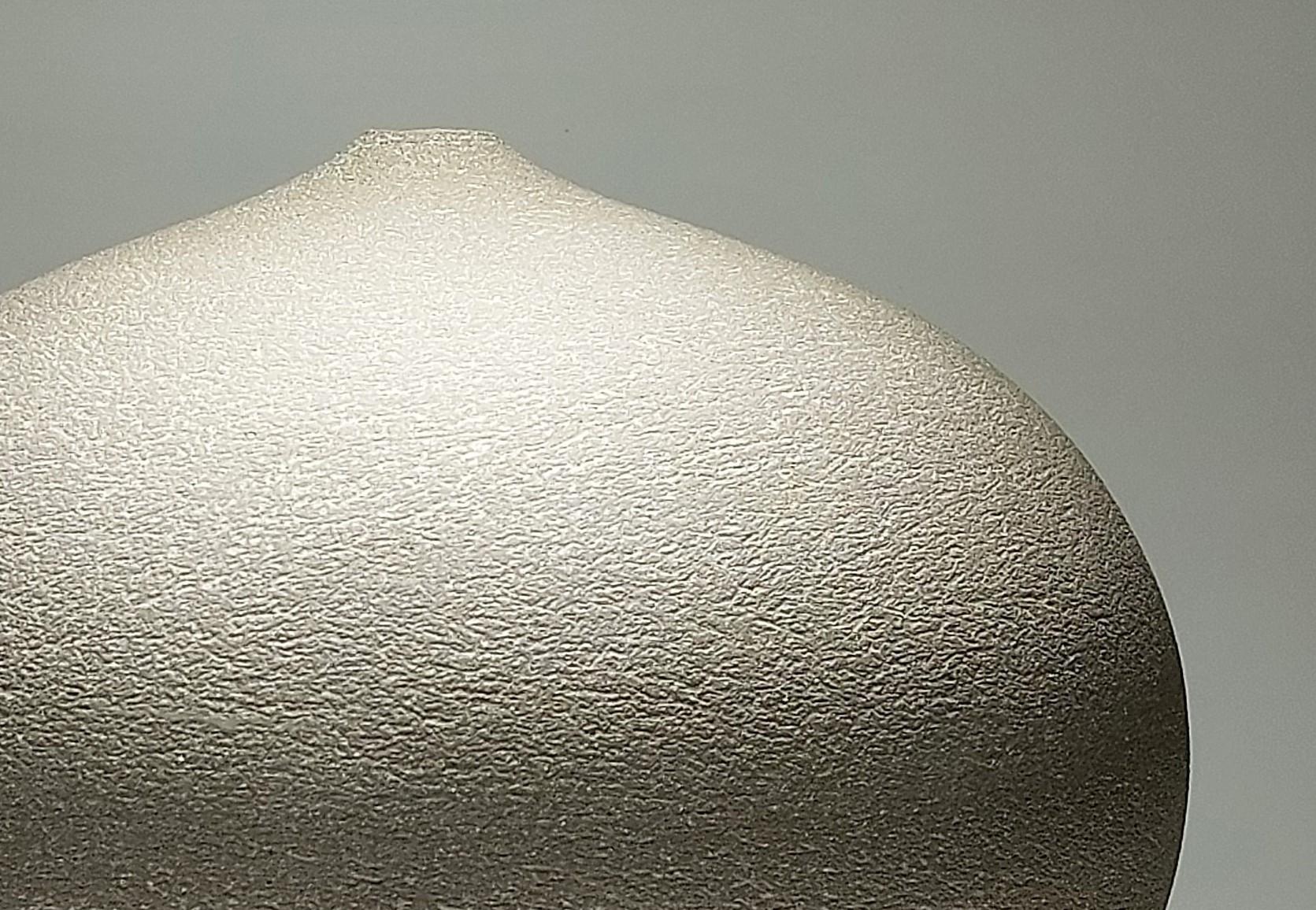 Scandinavo moderno Vaso contemporaneo in ceramica gres grigio di Rachel Peters, Medio, In magazzino. in vendita