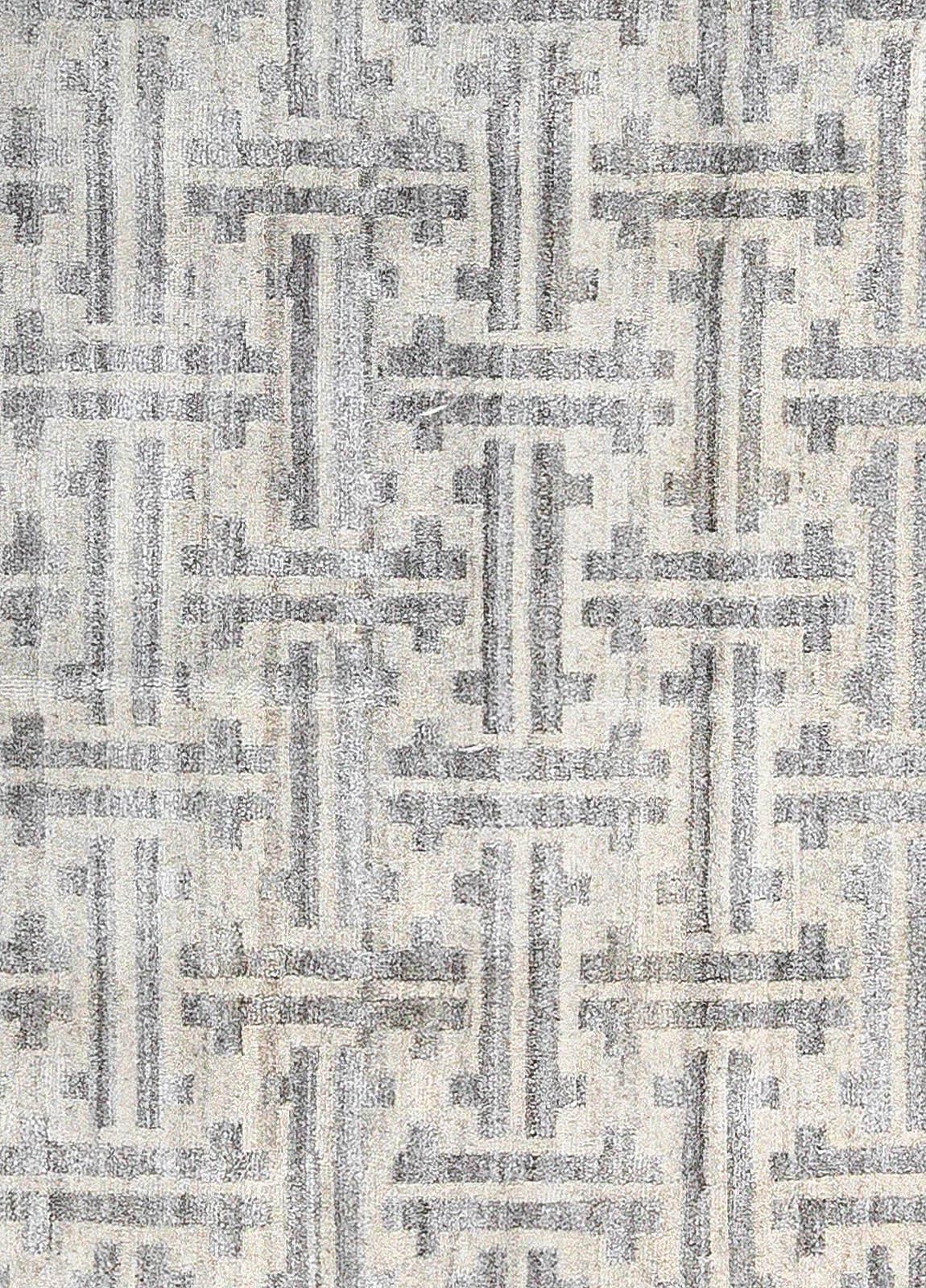 Contemporary grey terra rug in natural wool by Doris Leslie Blau.
Size: 8'0