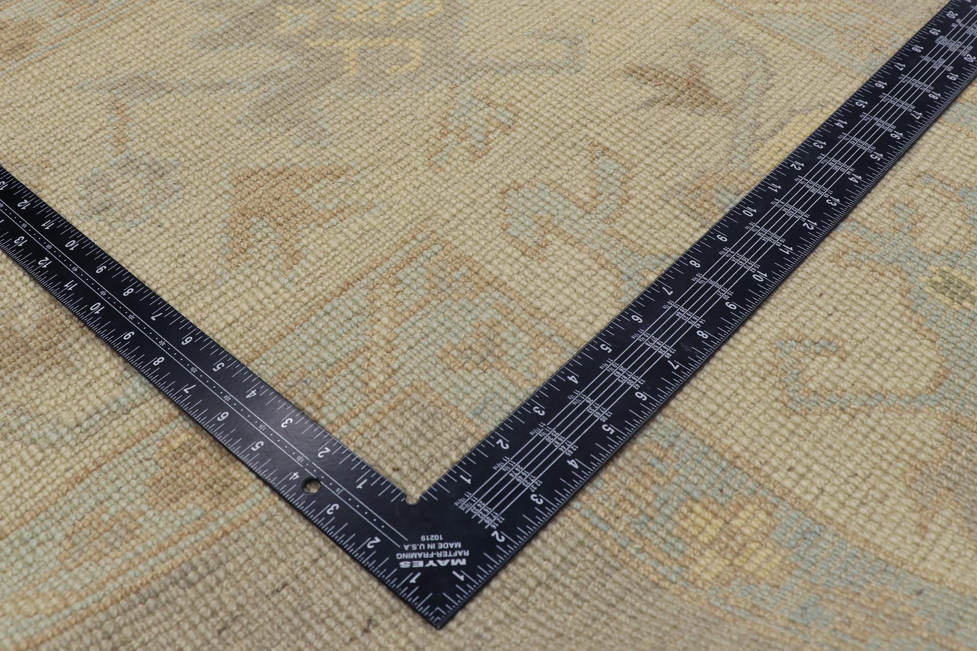 Contemporary Grey Türkischer Oushak-Teppich im Angebot 1