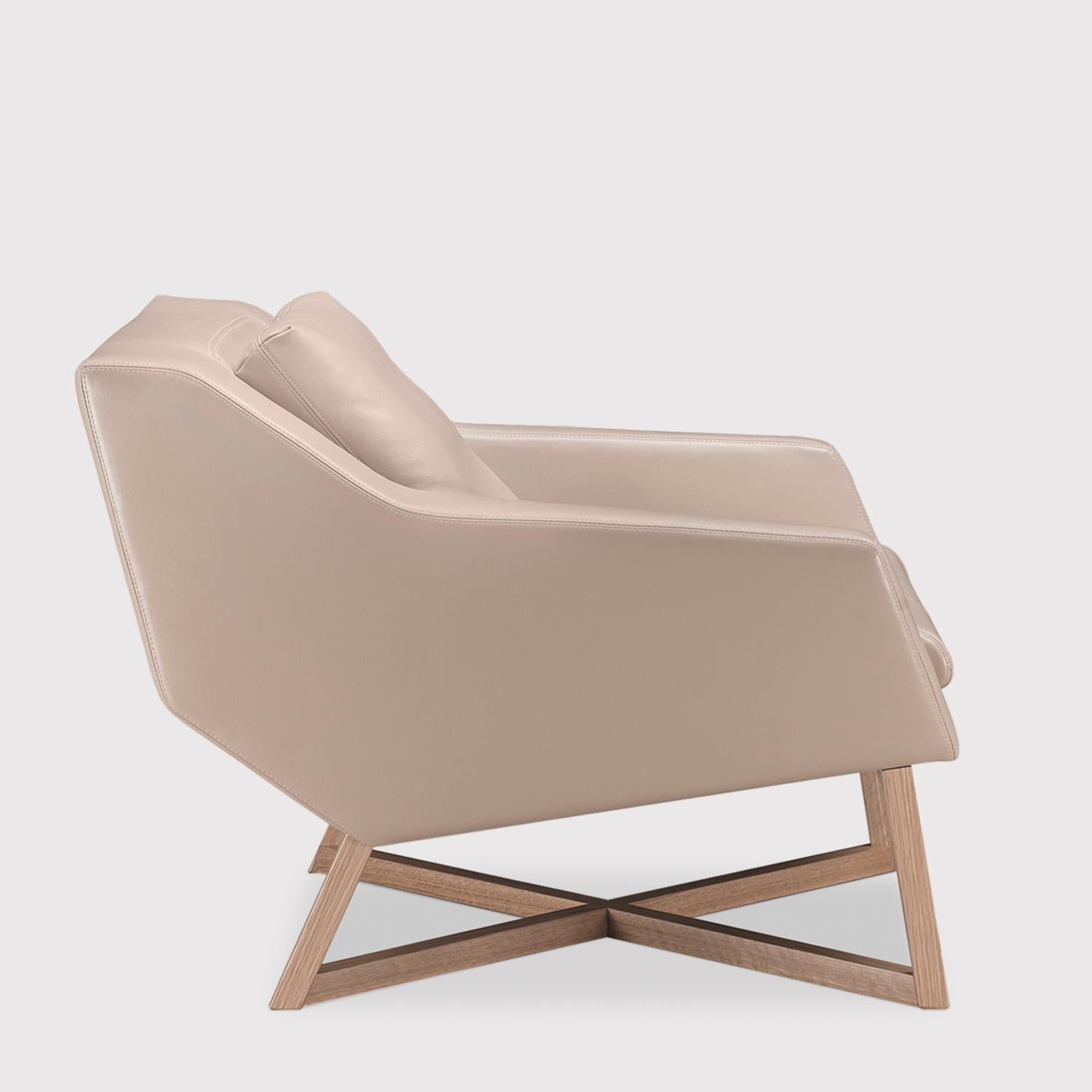 The form of the GT Timber base armchair is finely sculptured; ergonomics and self expression successfully coexist to produce an armchair that is dynamic and distinctive.

Finishes timber: Natural oak, chalk oak, mocca oak, carbon oak, natural ash,