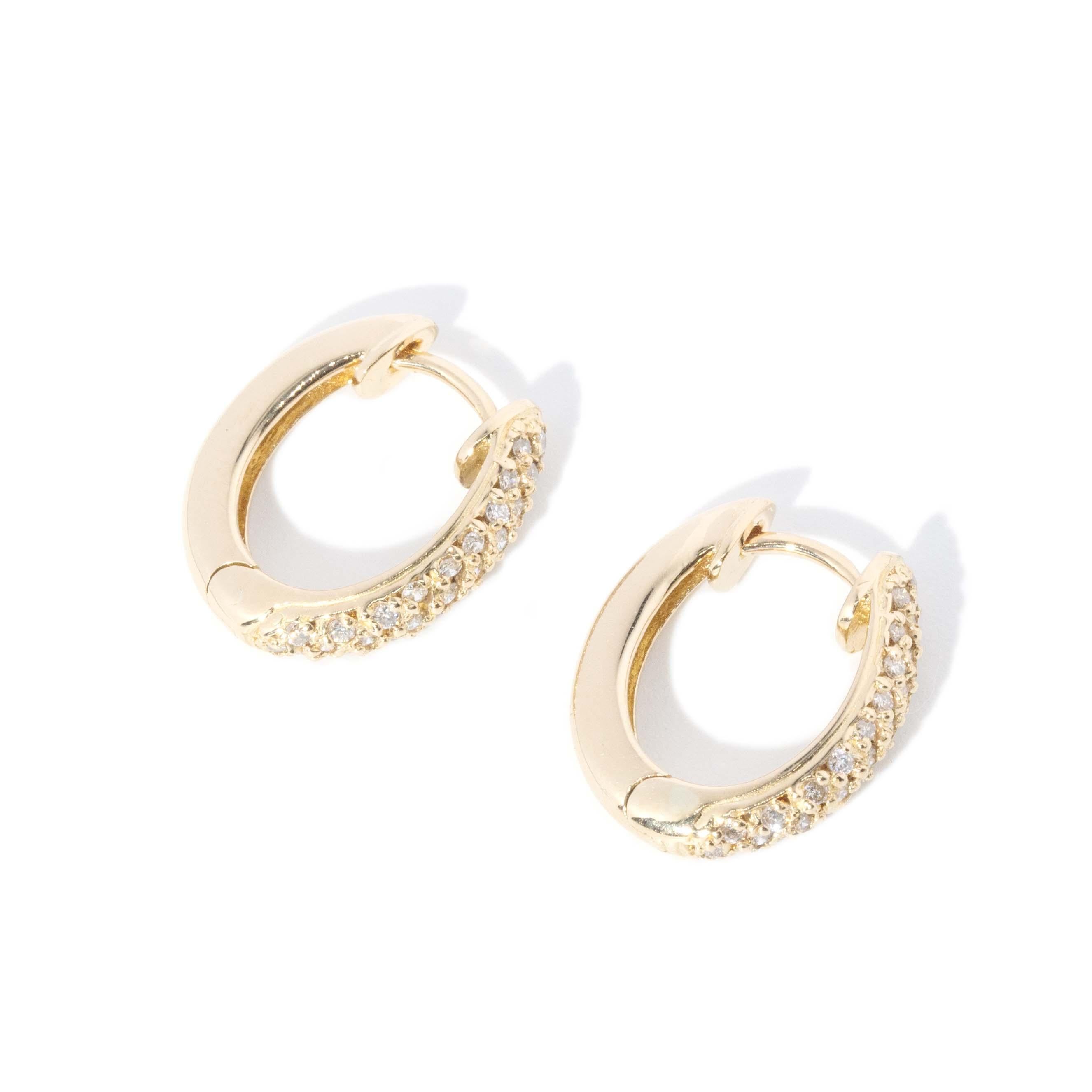 Zeitgenössische Halbkarat-Diamant-Reifenohrringe aus 18 Karat Gold Damen im Angebot