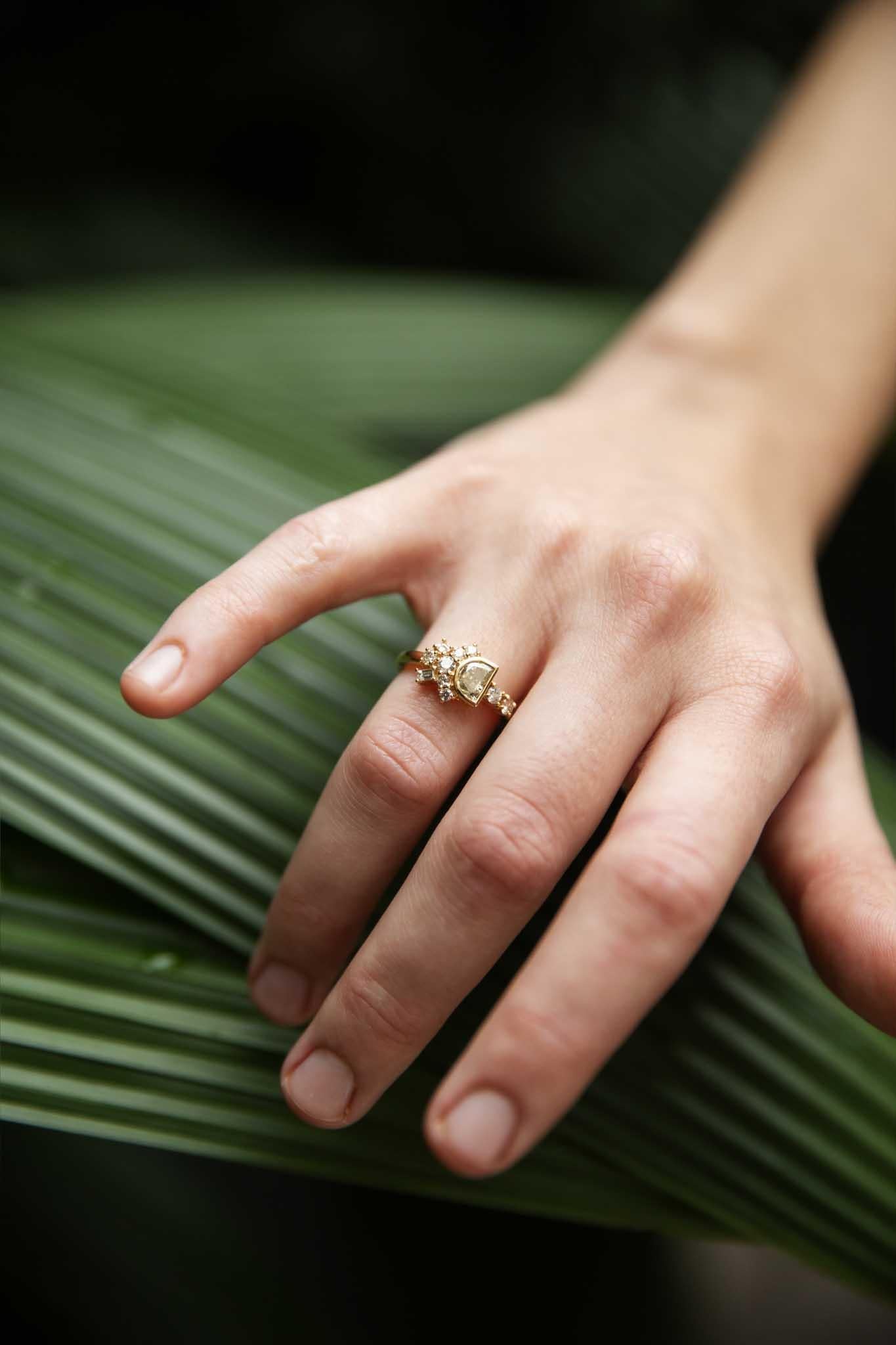 Contemporary Half Moon Cut & Baguette Diamond Ring 18 Carat Yellow Gold For Sale 4