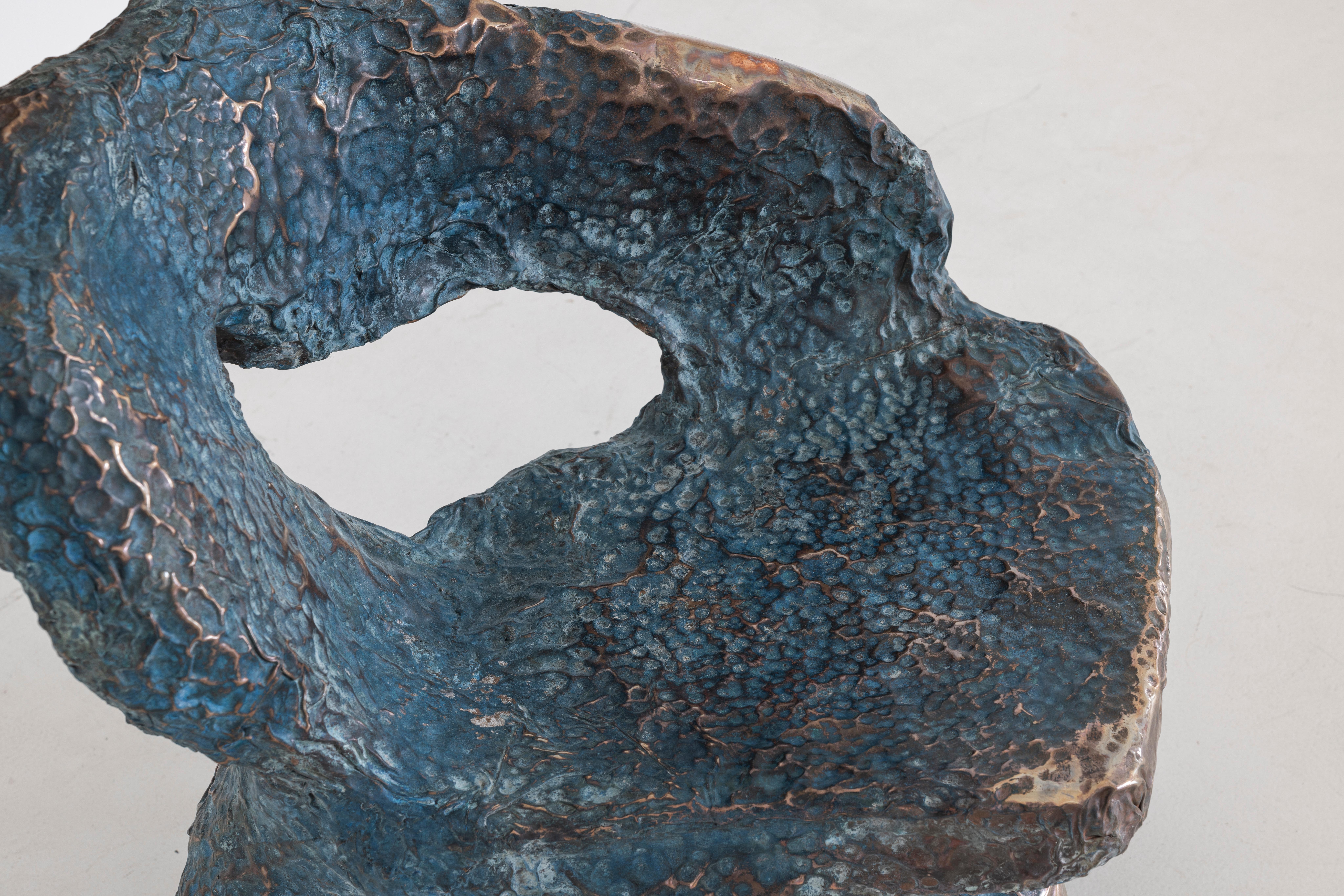 Contemporary Cosmic Blue II Bank aus gehämmertem kupfer by Marius Ritiu (Gehämmert) im Angebot