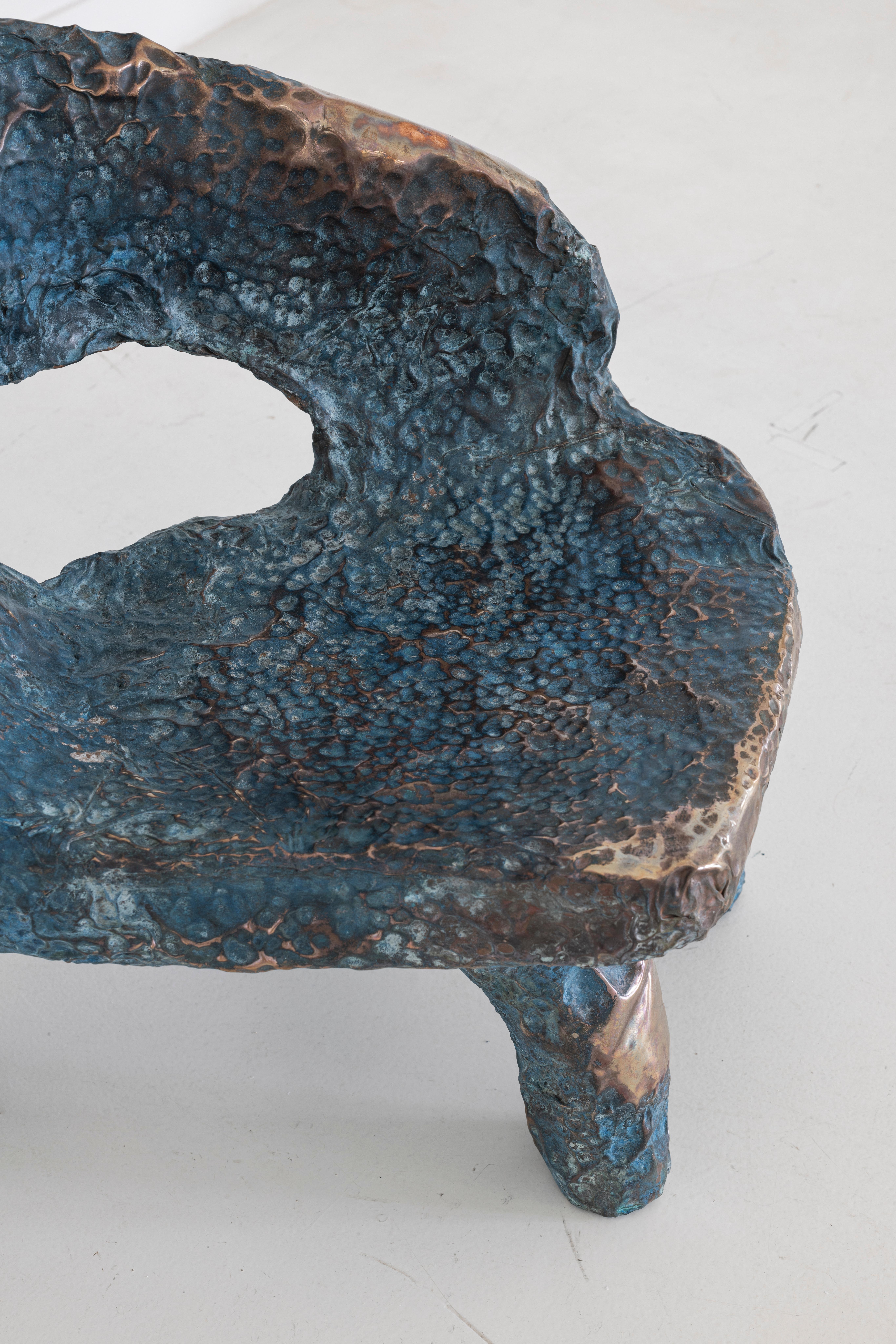 Contemporary Cosmic Blue II Bank aus gehämmertem kupfer by Marius Ritiu im Zustand „Neu“ im Angebot in 1204, CH