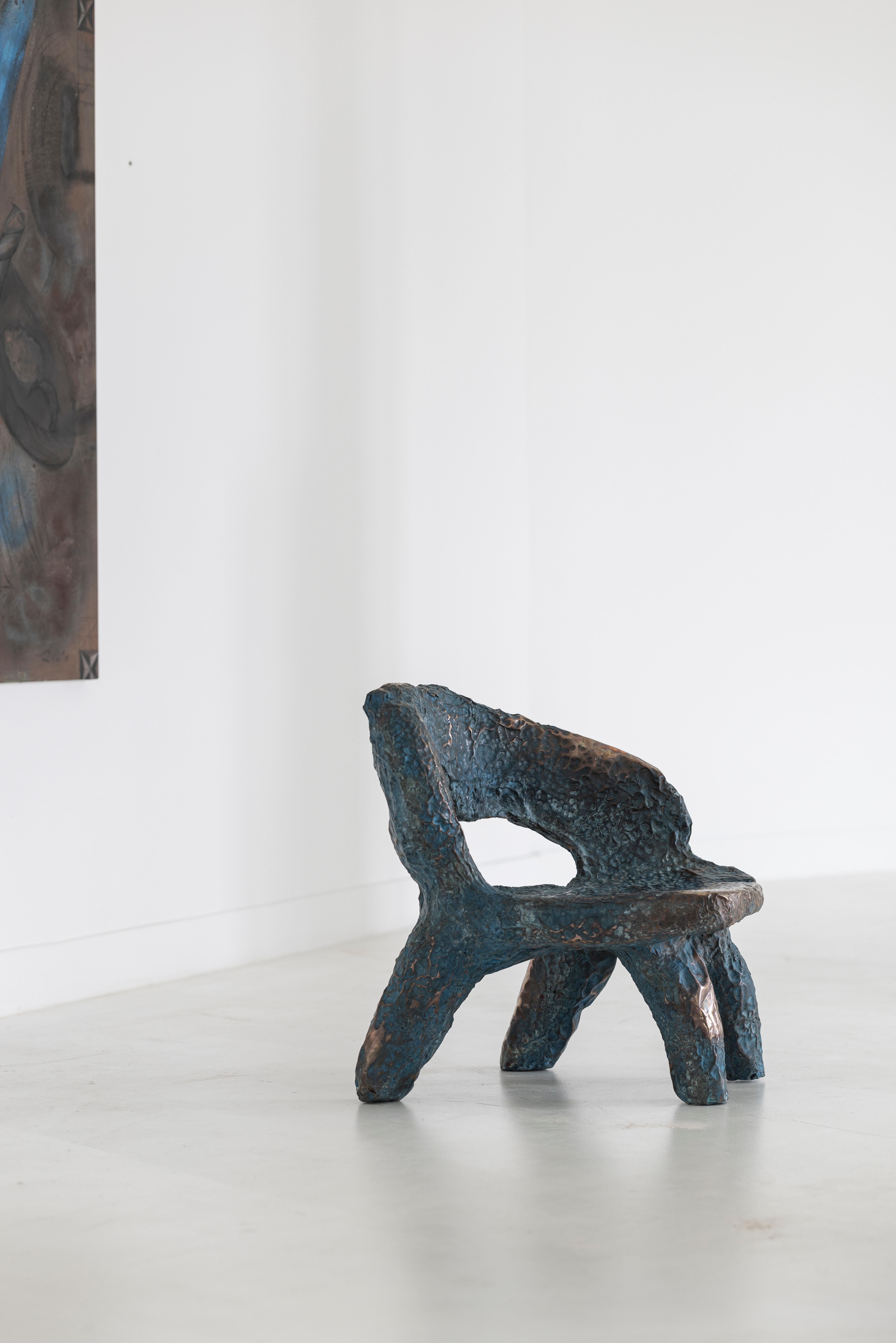 Contemporary Cosmic Blue II Bank aus gehämmertem kupfer by Marius Ritiu (21. Jahrhundert und zeitgenössisch) im Angebot