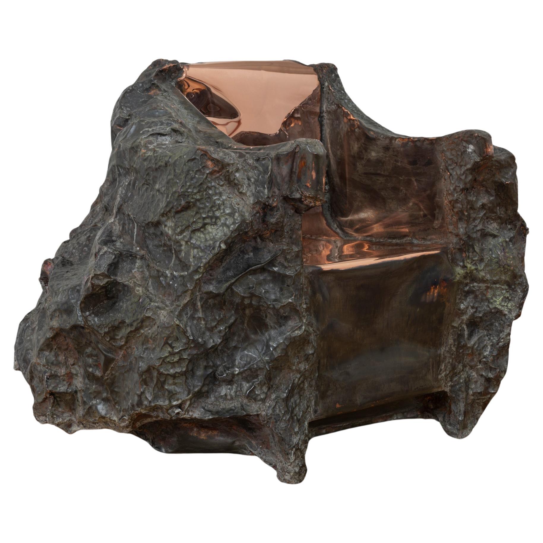 Contemporáneo Asiento Meteor II de cobre martillado de Marius Ritiu en venta