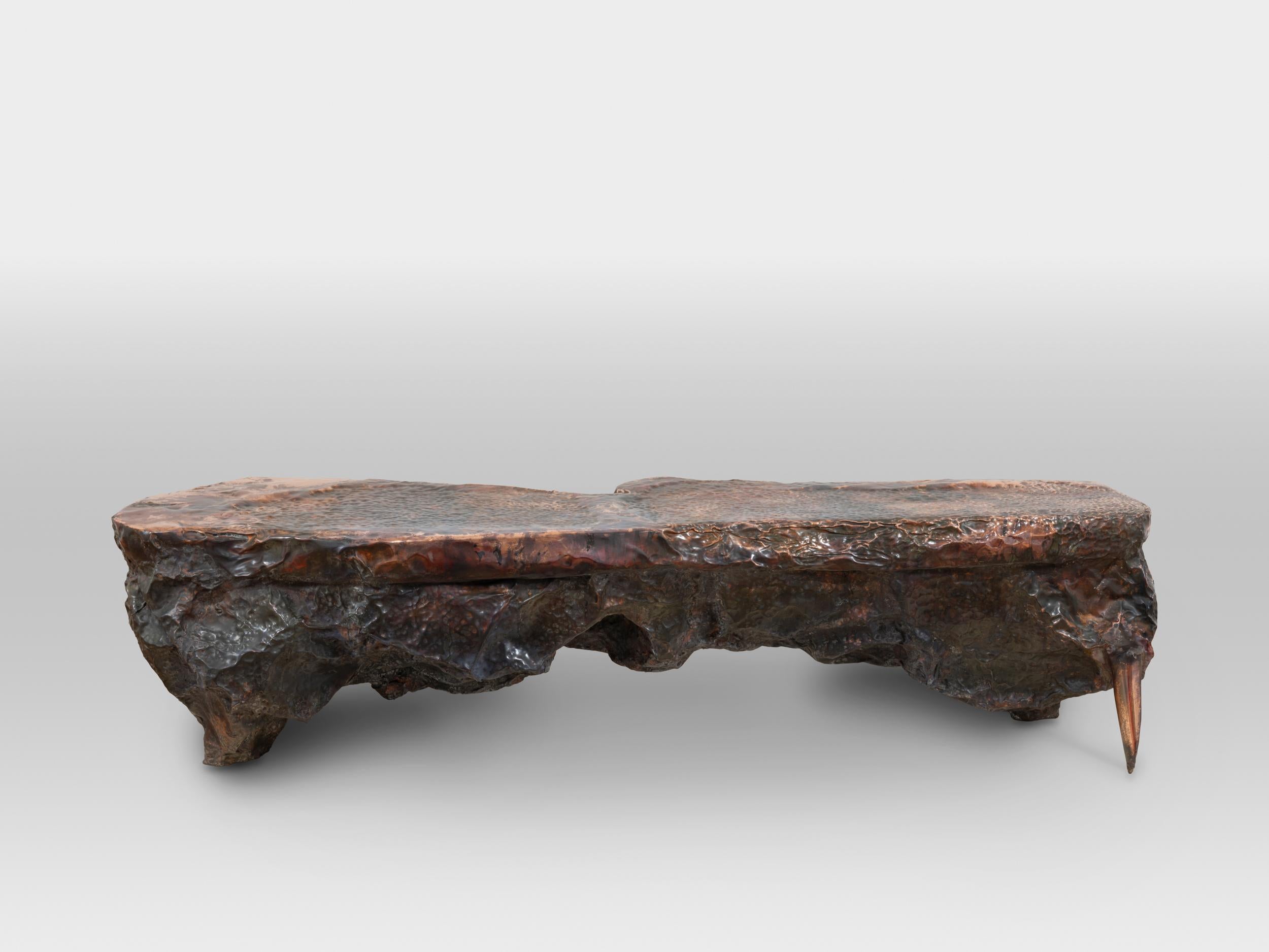 Zeitgenössisches gehämmertes Kupfer Oumouamuanesque  von Marius Ritiu im Zustand „Neu“ im Angebot in 1204, CH