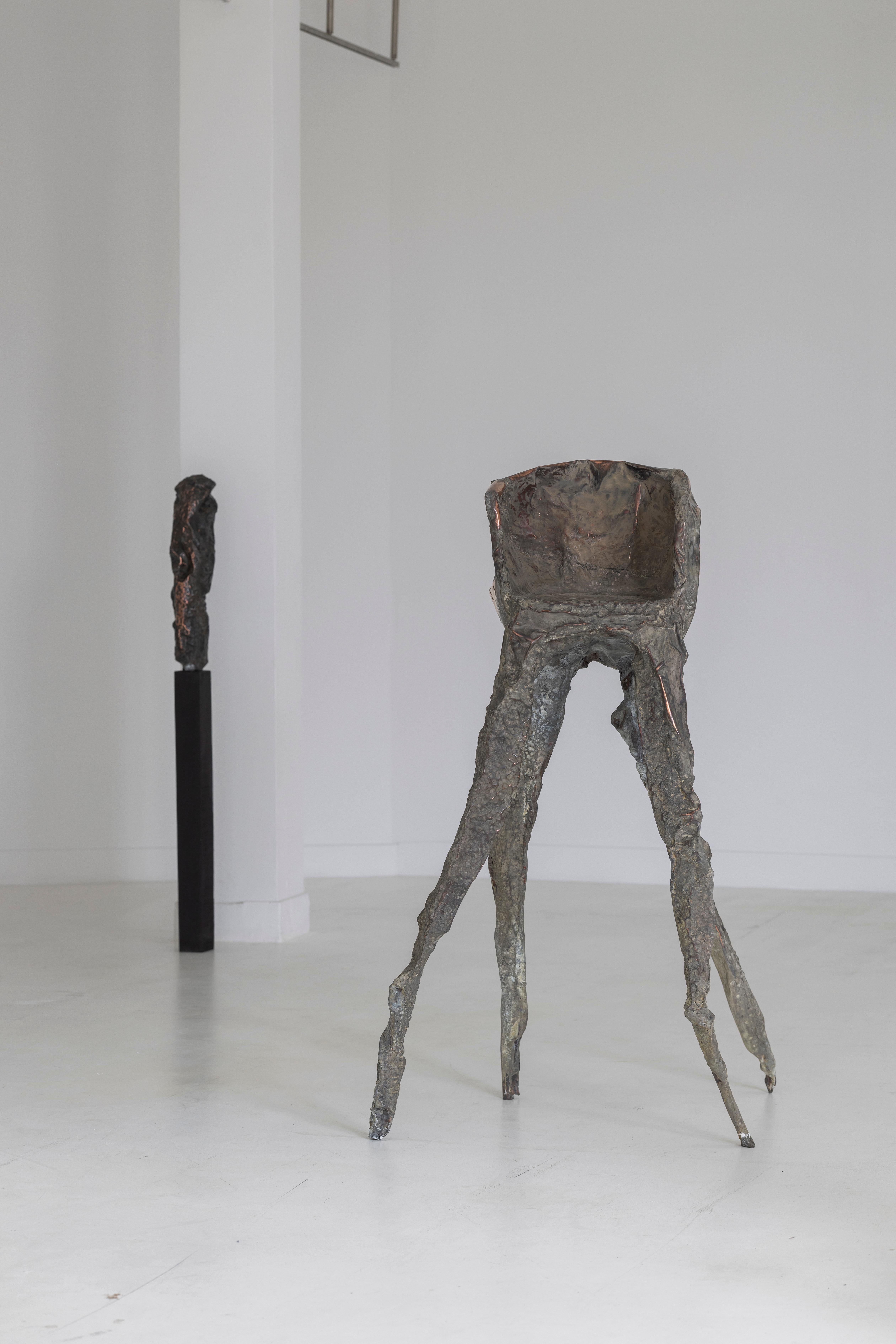 Escultura contemporánea de cobre martillado Oumuamua III de Marius Ritiu Belga en venta