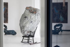 Scultura contemporanea in rame martellato Rocking Chair III di Marius Ritiu