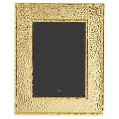 Portafoto medio contemporaneo in metallo martellato e oro.