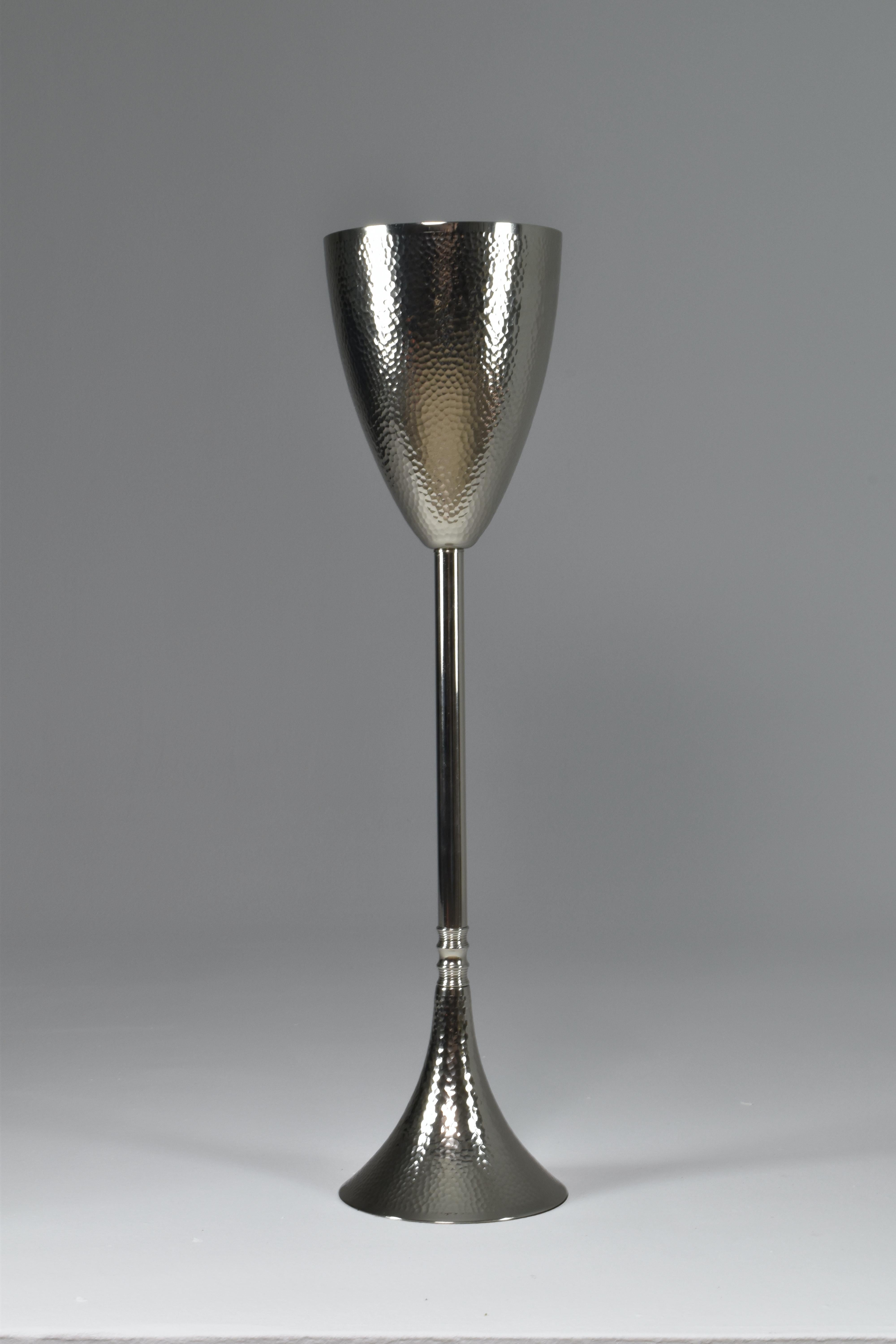 Martellato Portabicchiere da champagne contemporaneo in ottone nichelato martellato in vendita