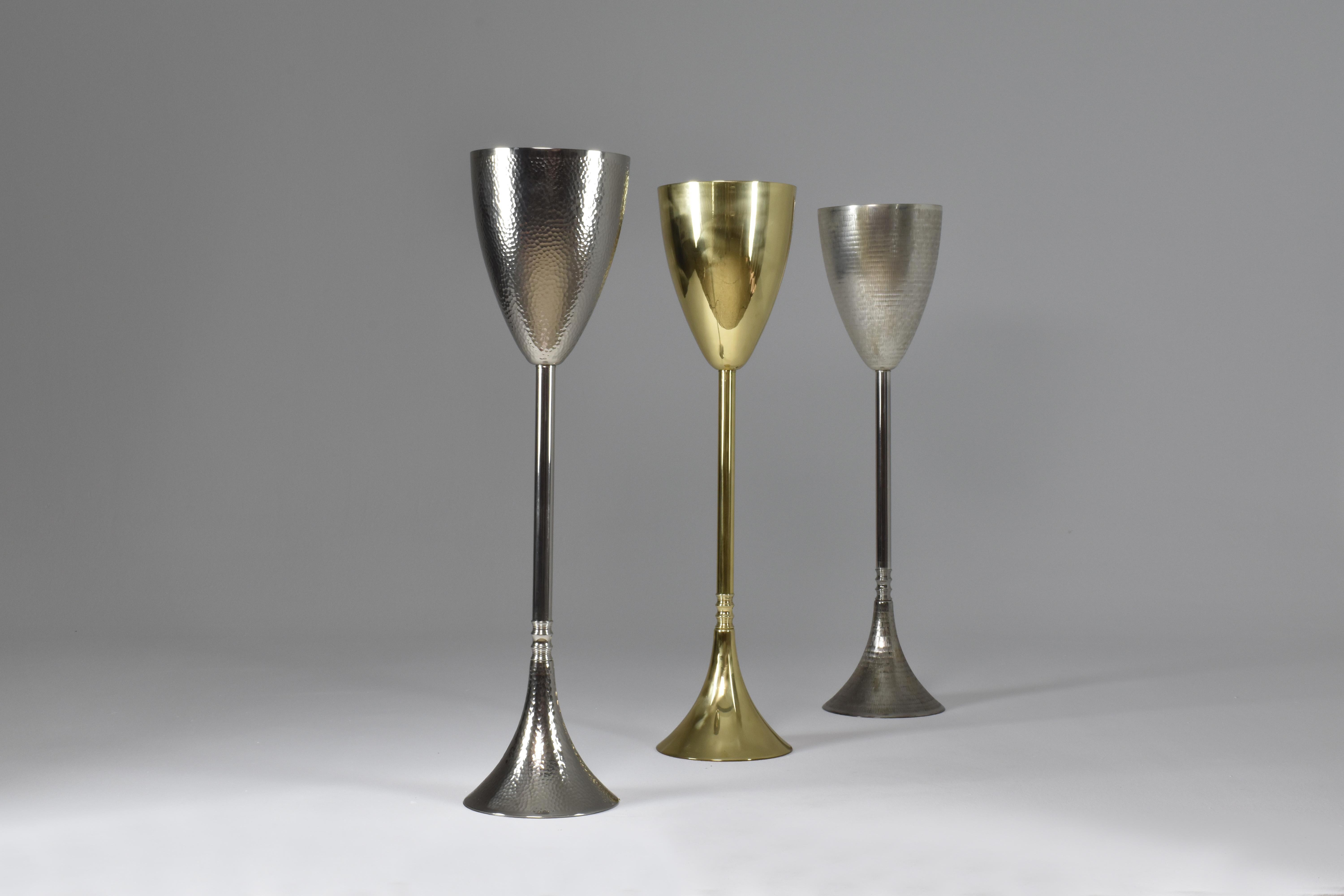 XXI secolo e contemporaneo Portabicchiere da champagne contemporaneo in ottone nichelato martellato in vendita