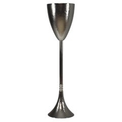 Portabicchiere da champagne contemporaneo in ottone nichelato martellato