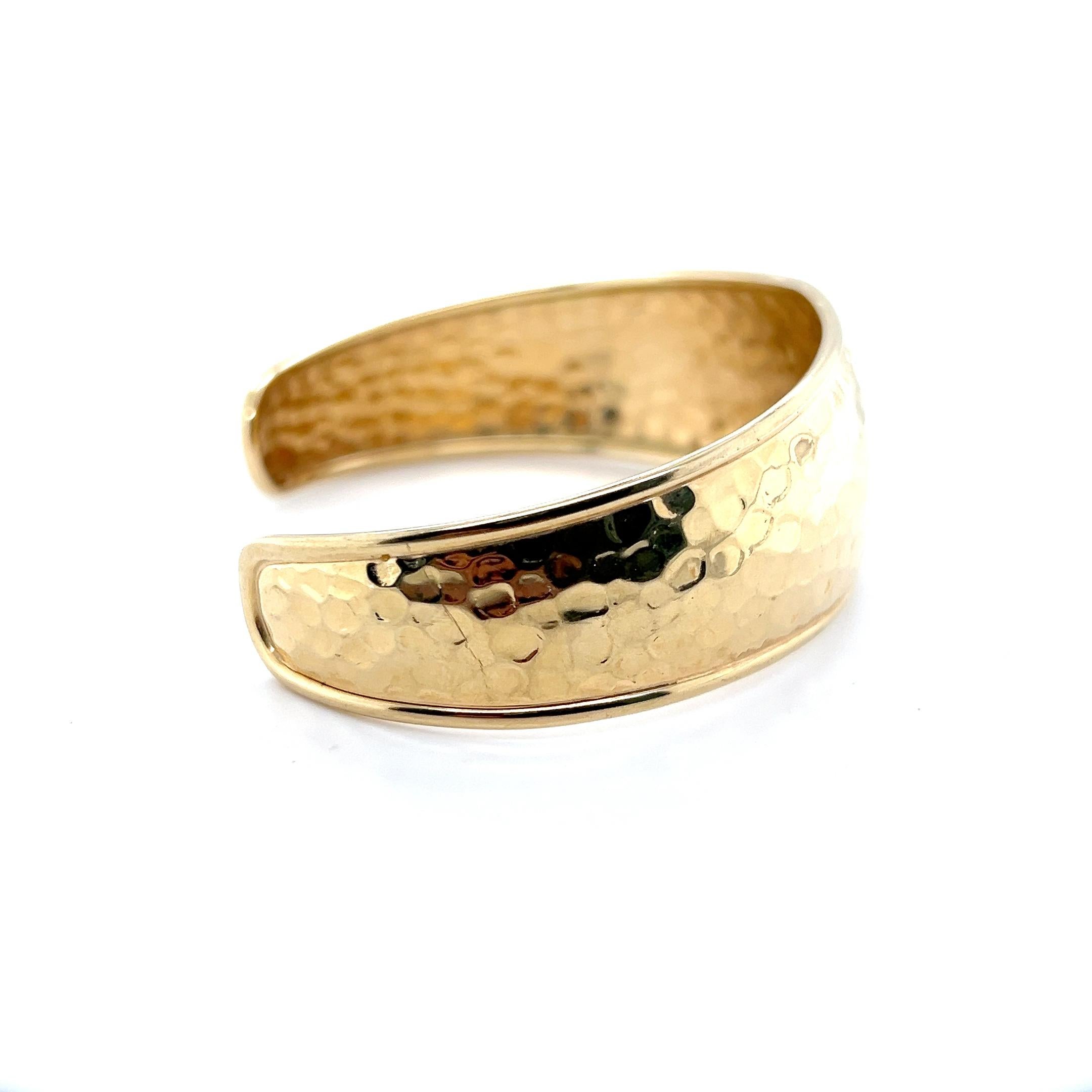 Contemporain Bracelet manchette contemporain en or jaune Hammer